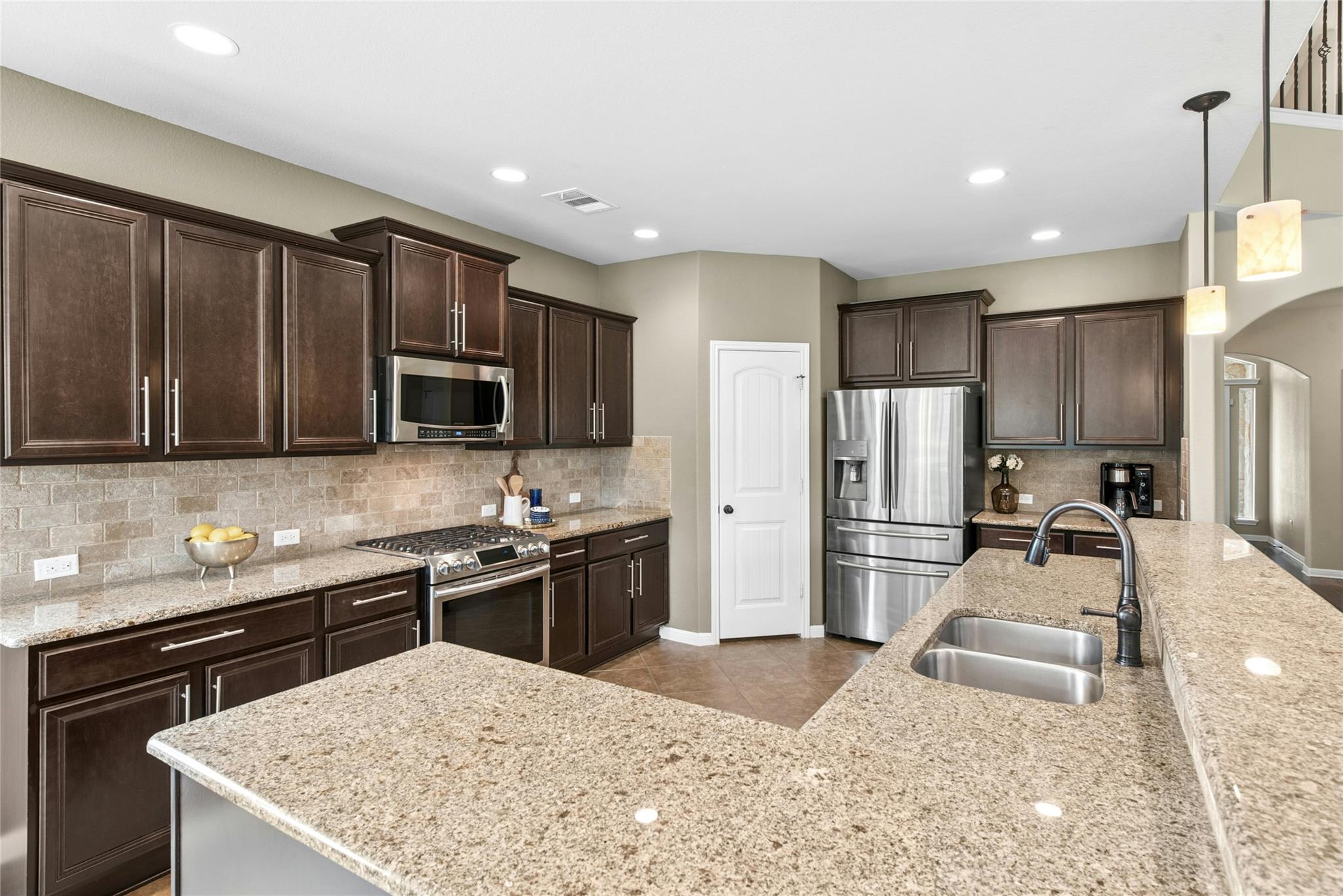 208 Paul Azinger Ct, Round Rock, TX 78664
