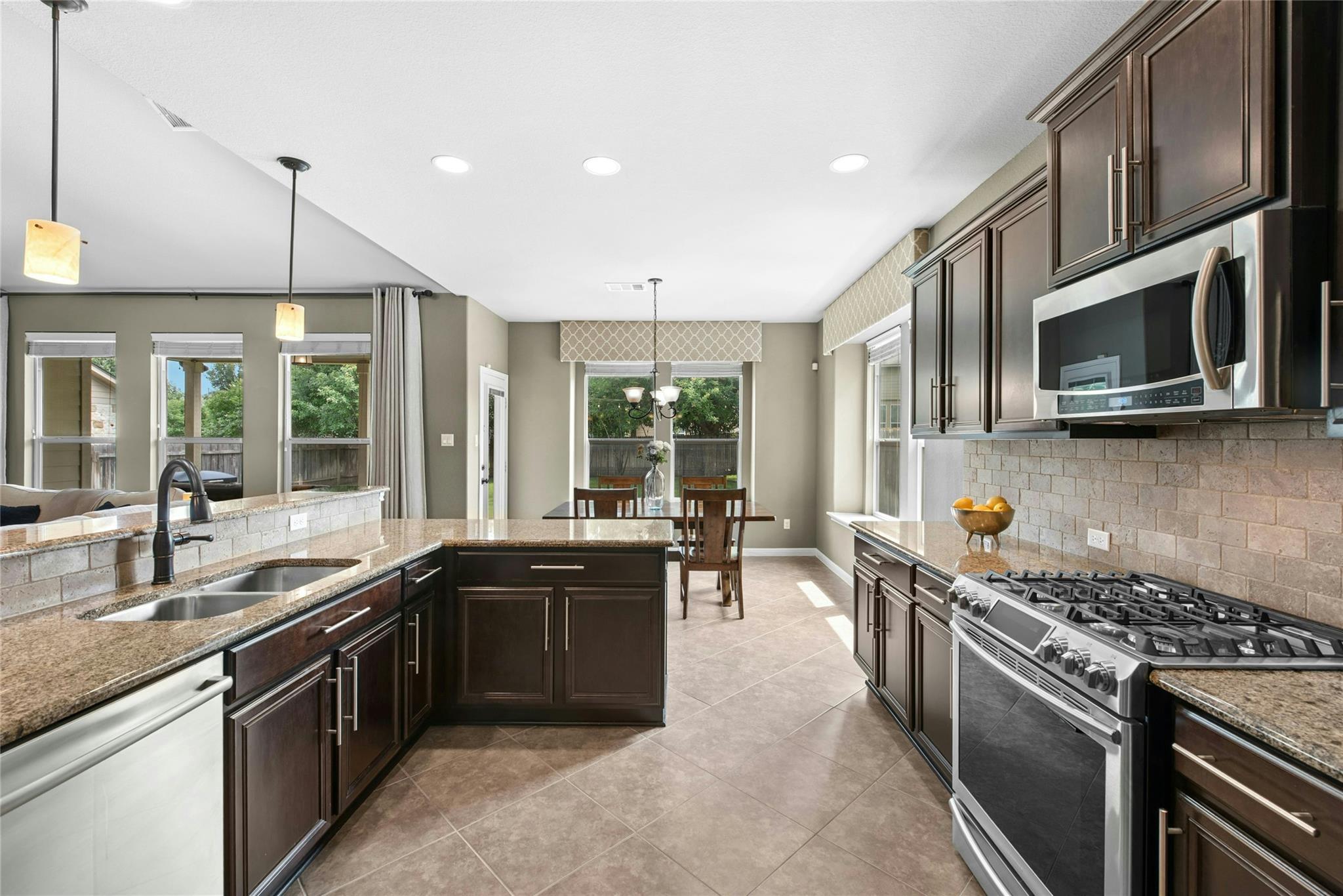 208 Paul Azinger Ct, Round Rock, TX 78664
