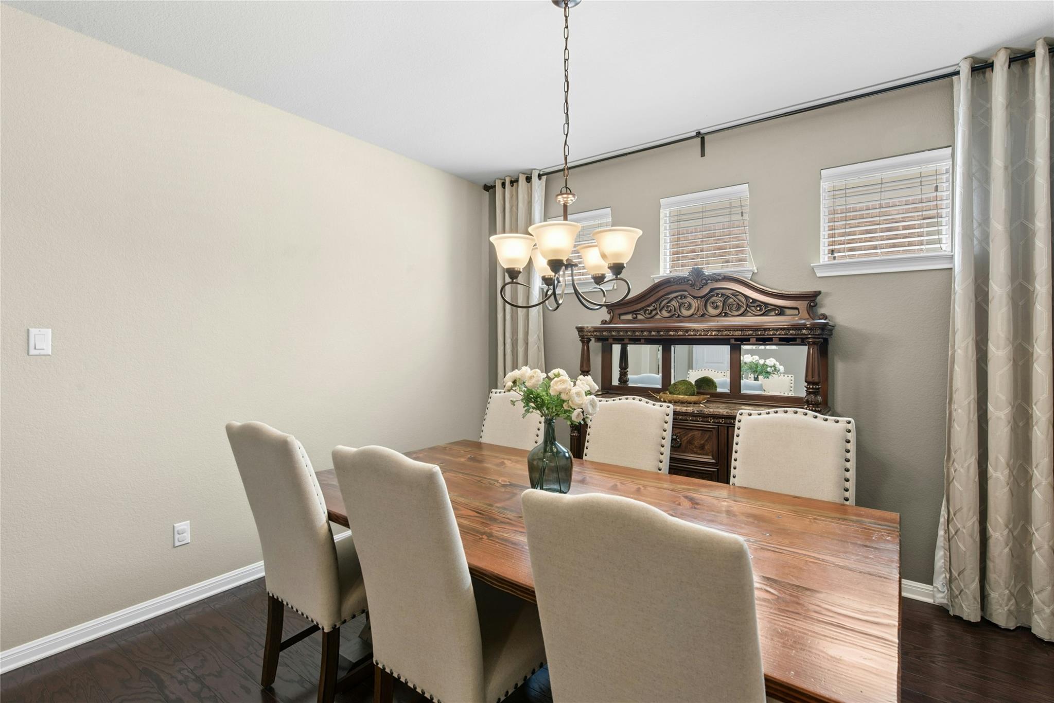 208 Paul Azinger Ct, Round Rock, TX 78664