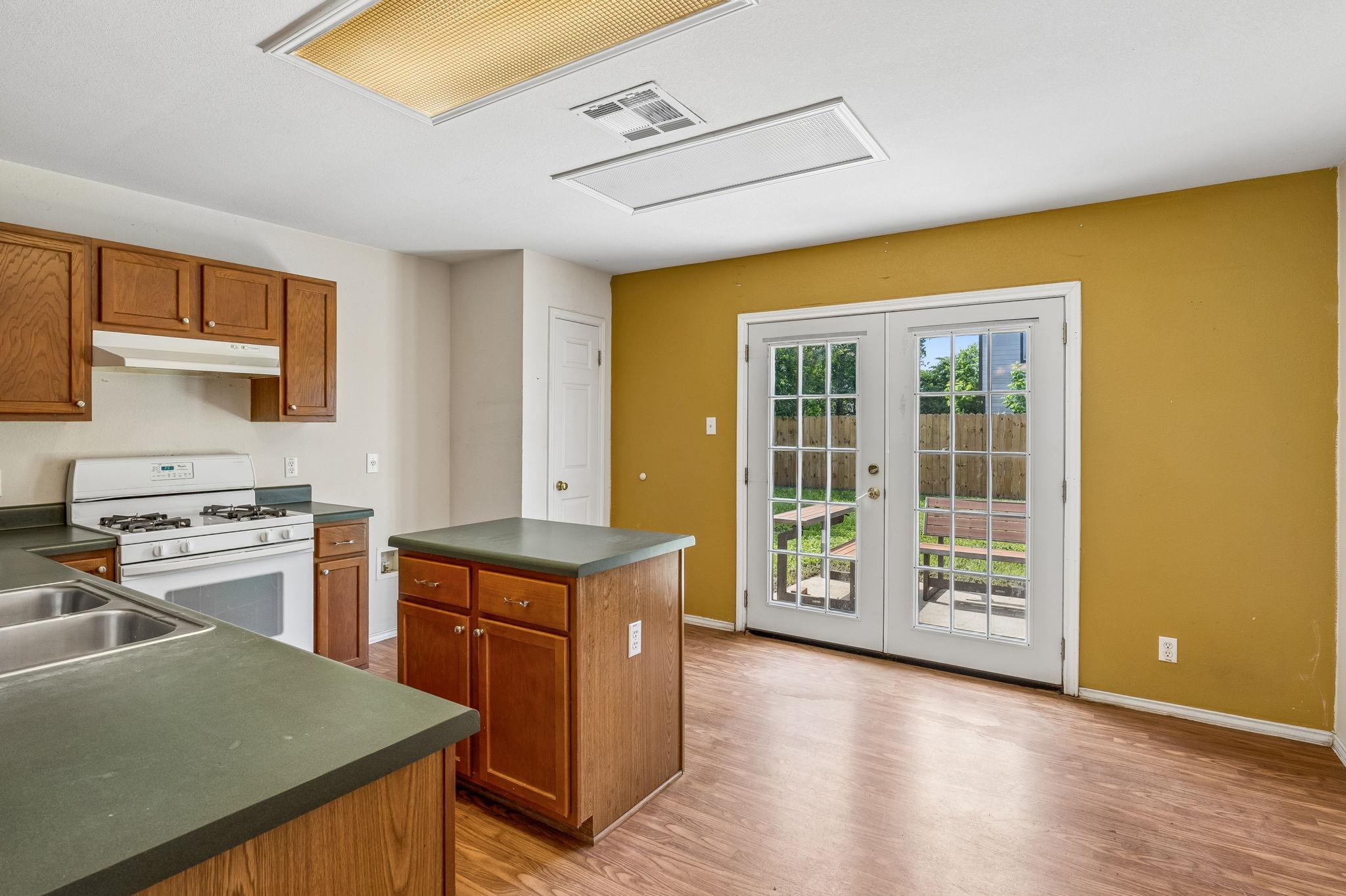 747 Blair Ave, Bastrop, TX 78602