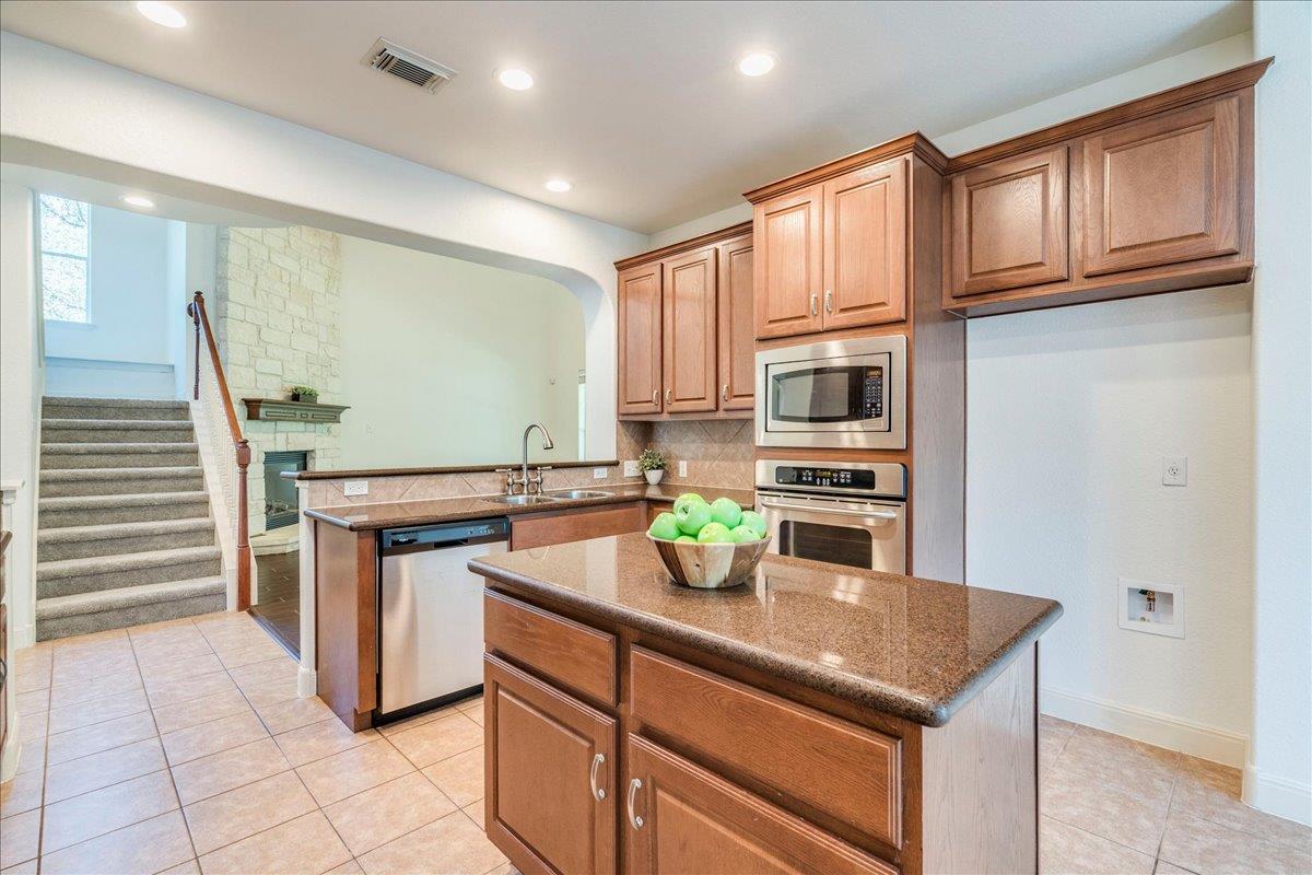 8024 Levata Dr, Austin, TX 78739
