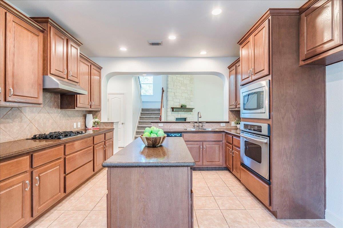 8024 Levata Dr, Austin, TX 78739