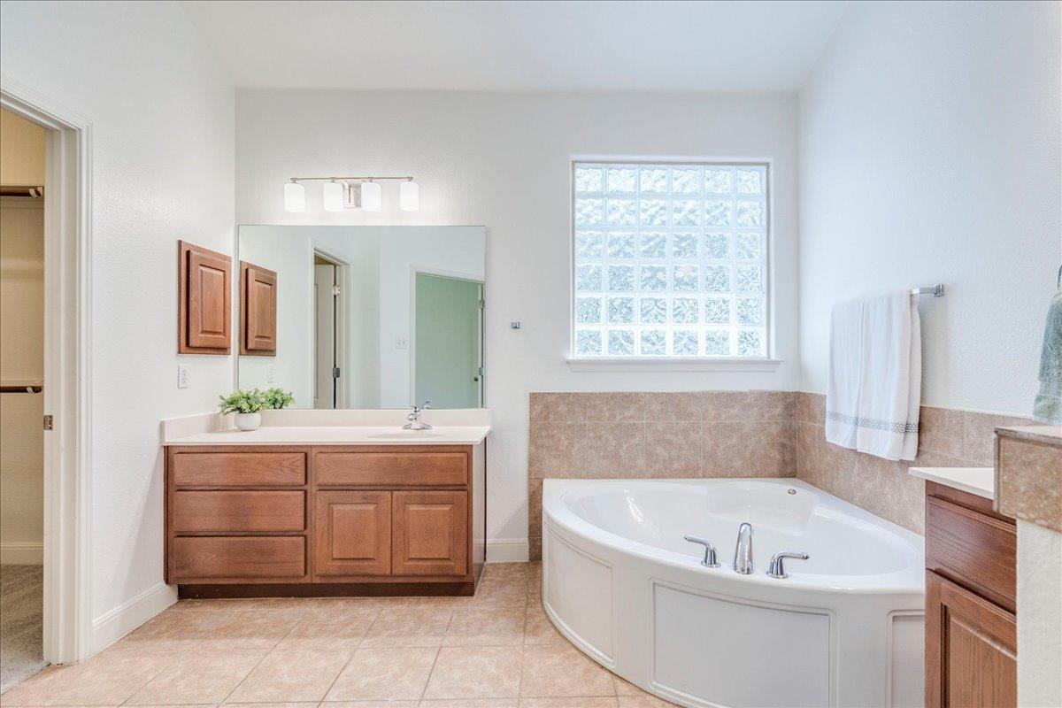 8024 Levata Dr, Austin, TX 78739