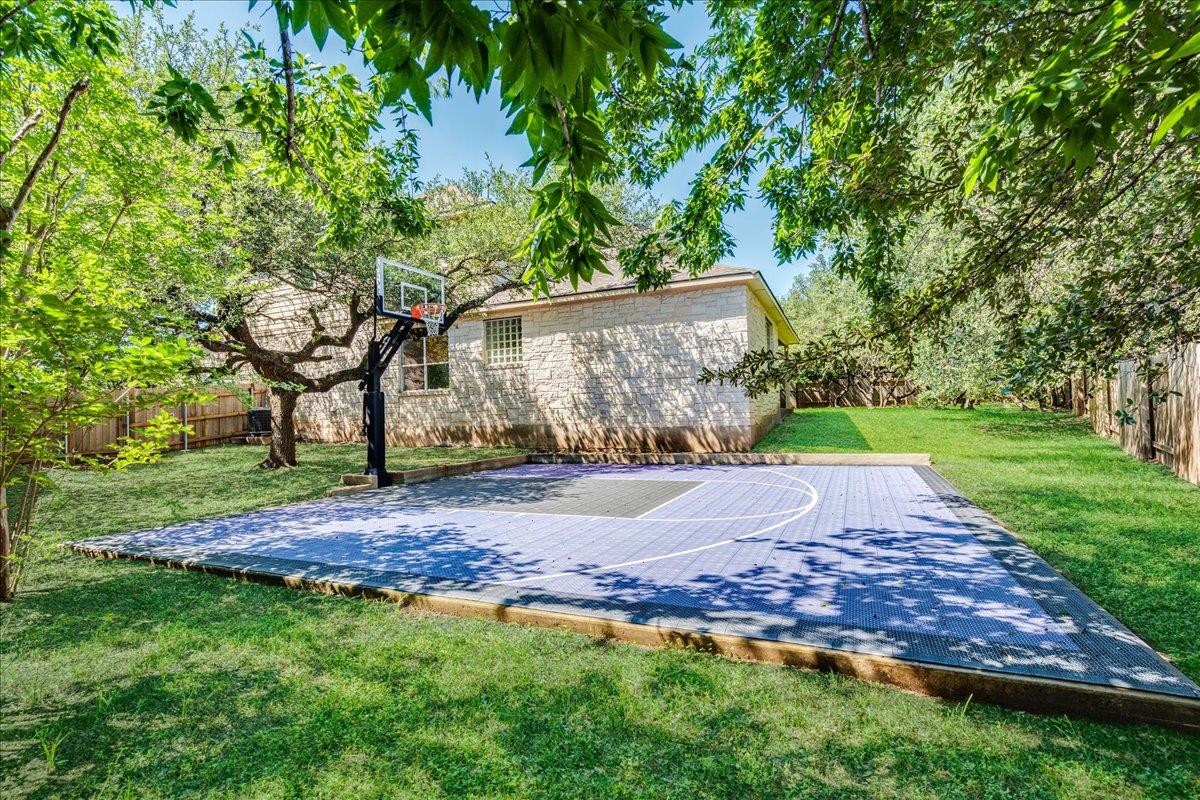 8024 Levata Dr, Austin, TX 78739