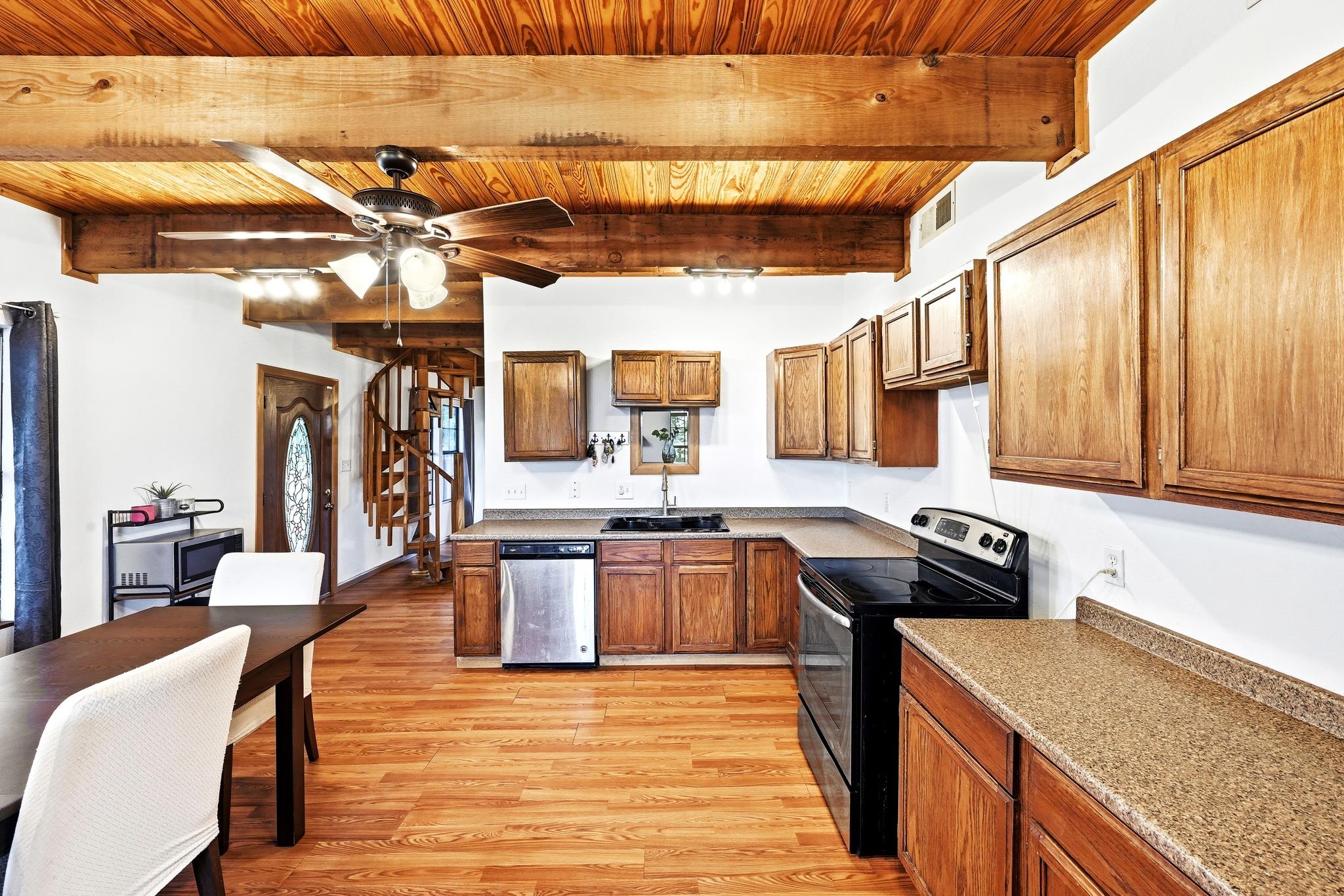320 Sunset Ridge Rd, Maxwell, TX 78656