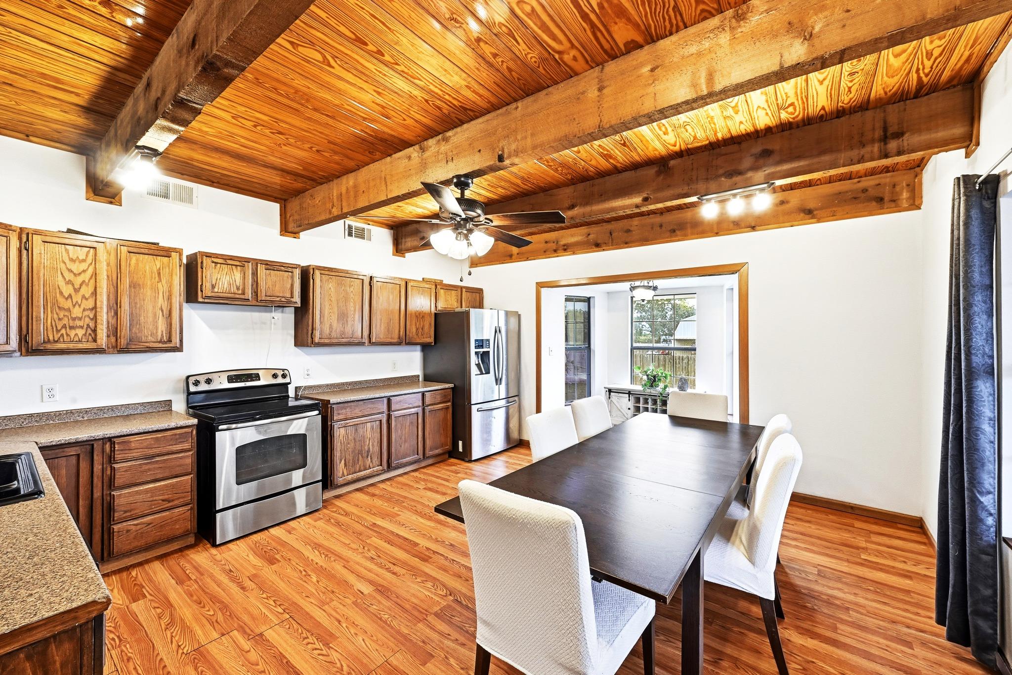 320 Sunset Ridge Rd, Maxwell, TX 78656