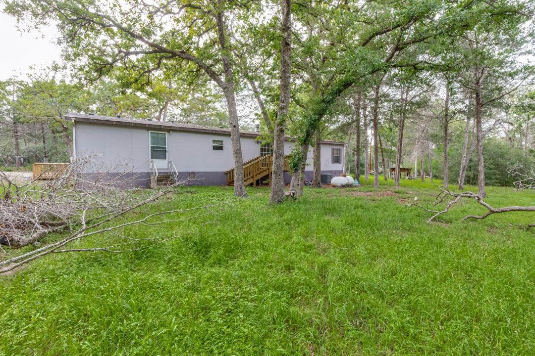319 Green Oaks Dr, Bastrop, TX 78602