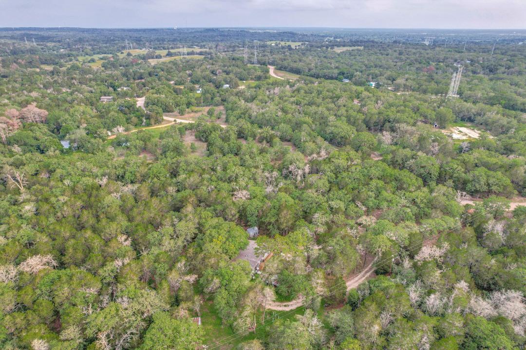 319 Green Oaks Dr, Bastrop, TX 78602