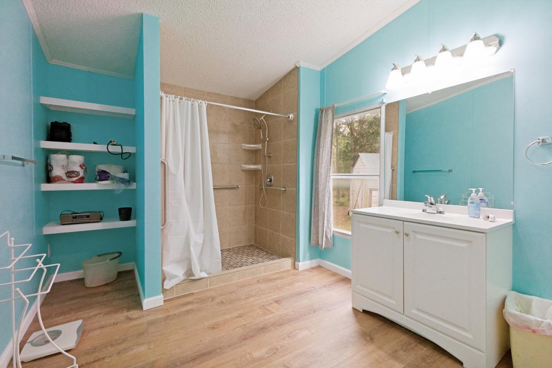 319 Green Oaks Dr, Bastrop, TX 78602