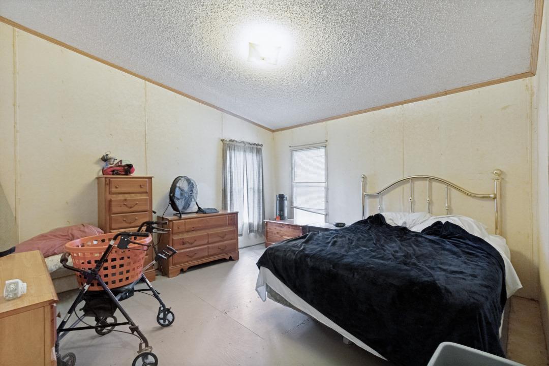 319 Green Oaks Dr, Bastrop, TX 78602