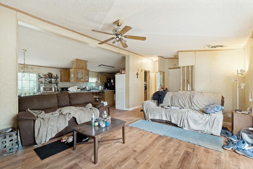 319 Green Oaks Dr, Bastrop, TX 78602