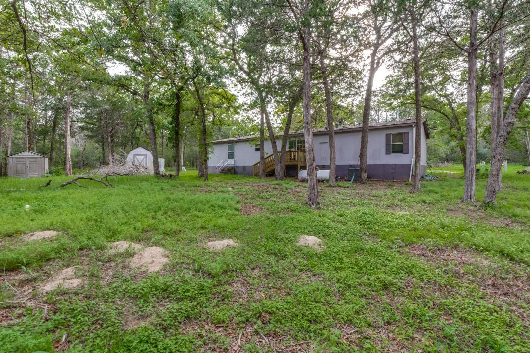 319 Green Oaks Dr, Bastrop, TX 78602