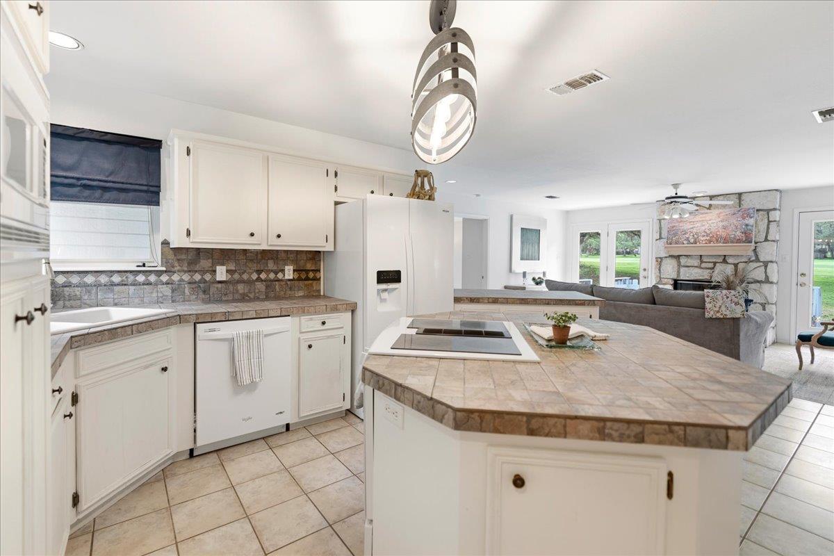 15 Spalding Cir, Wimberley, TX 78676