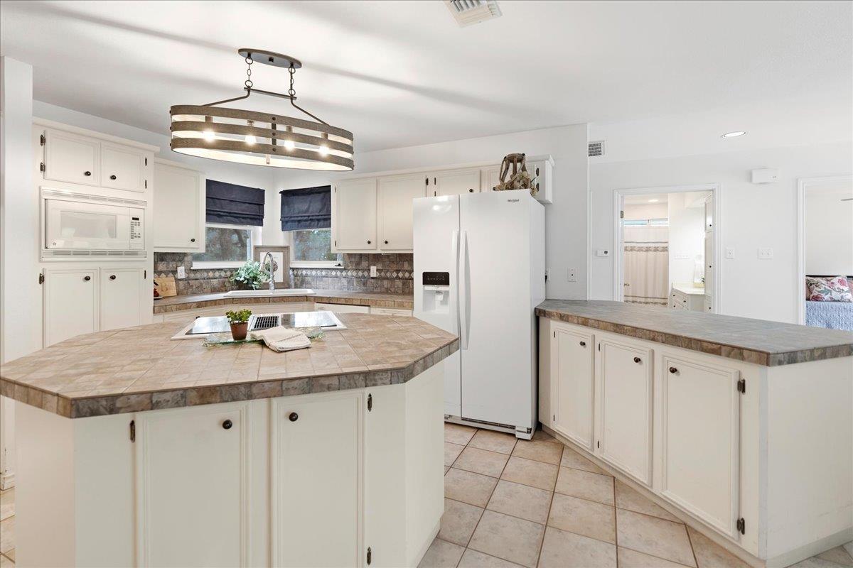 15 Spalding Cir, Wimberley, TX 78676