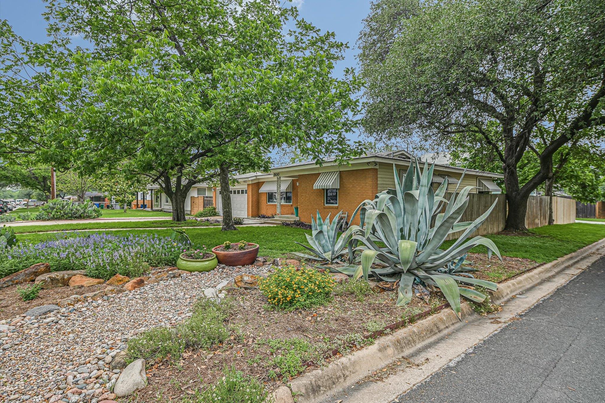 1500 Villa nova Dr, Austin, TX 78757