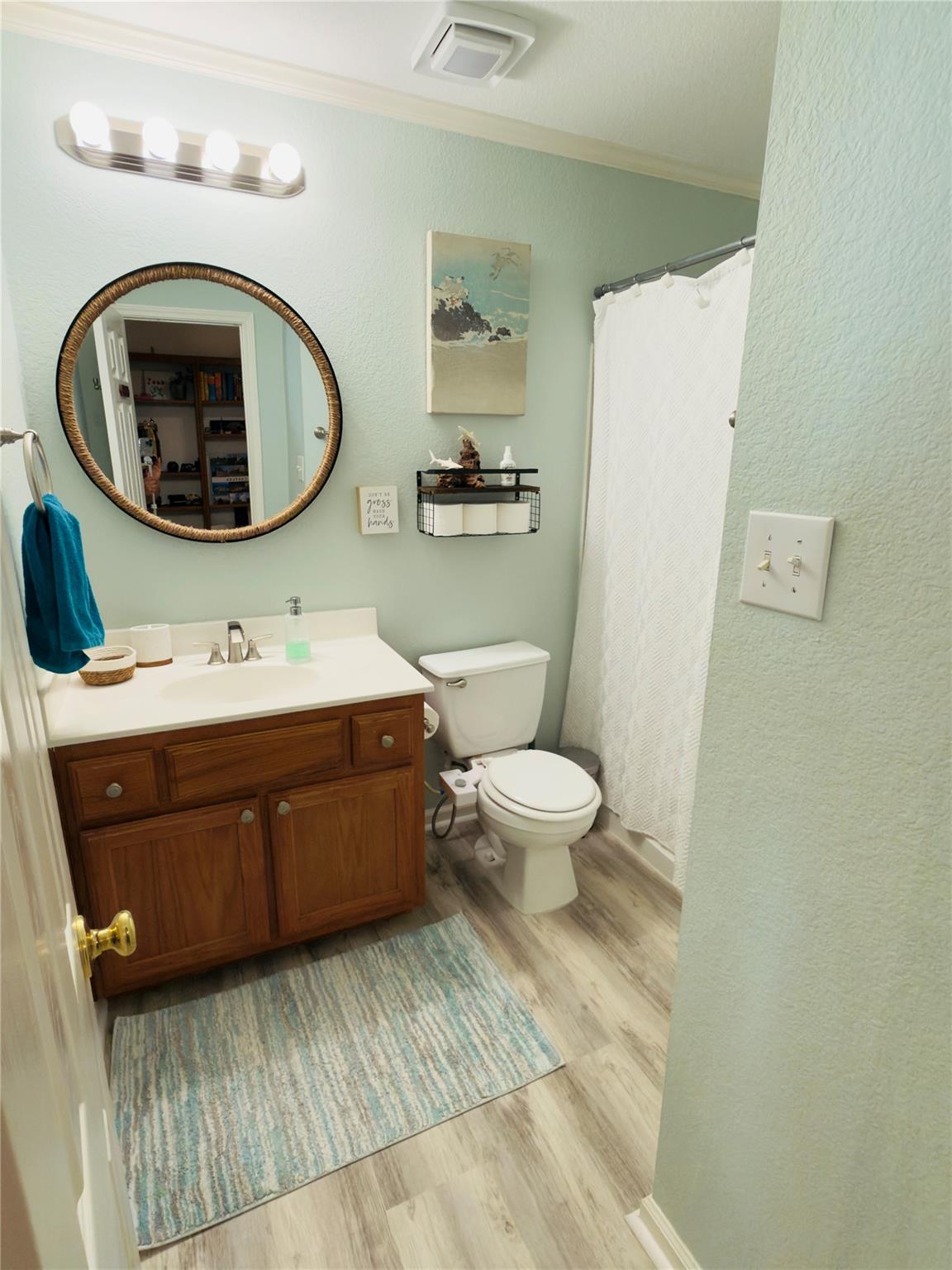 9300 Pioneer Forest Dr, Austin, TX 78744