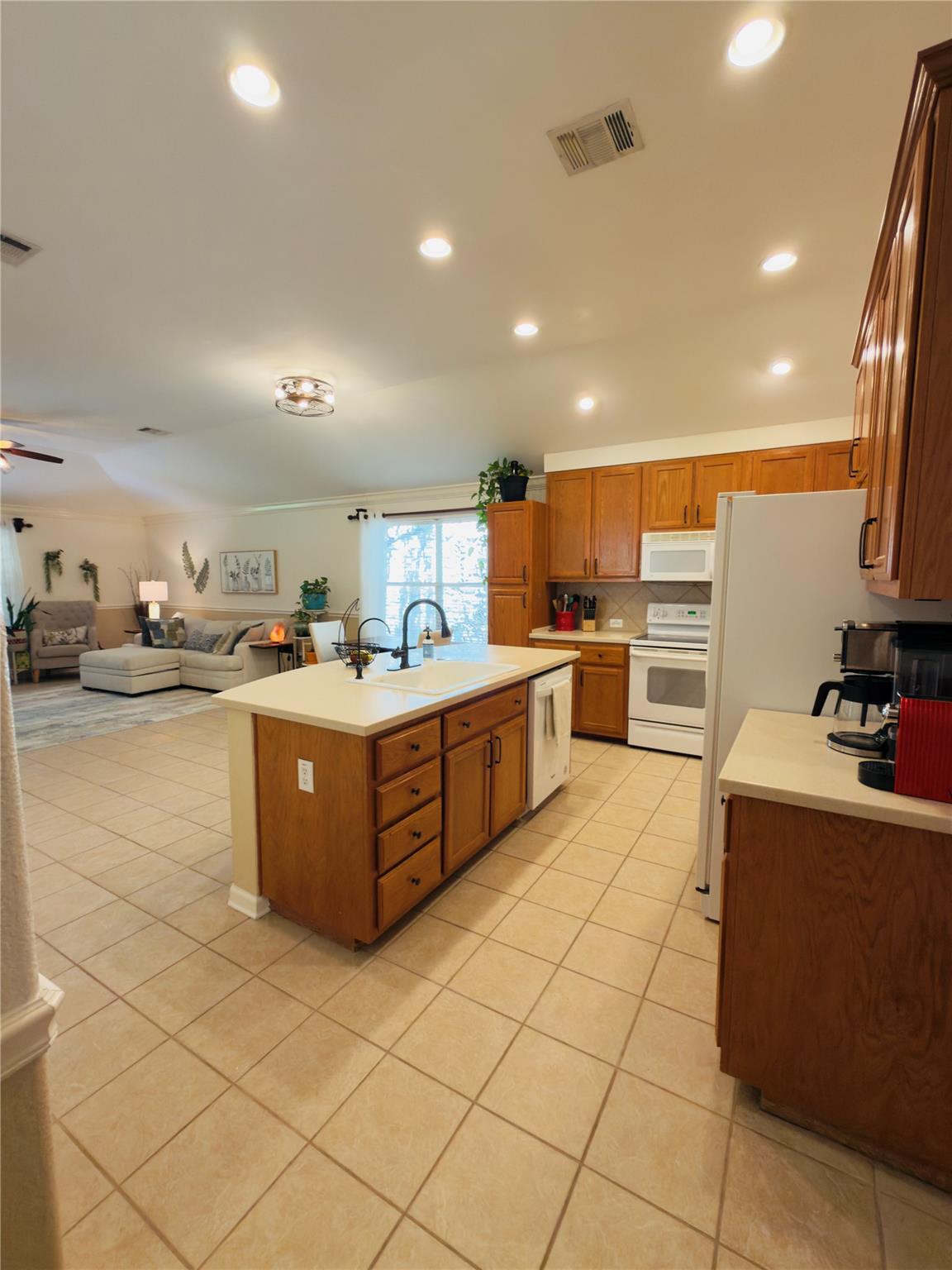 9300 Pioneer Forest Dr, Austin, TX 78744