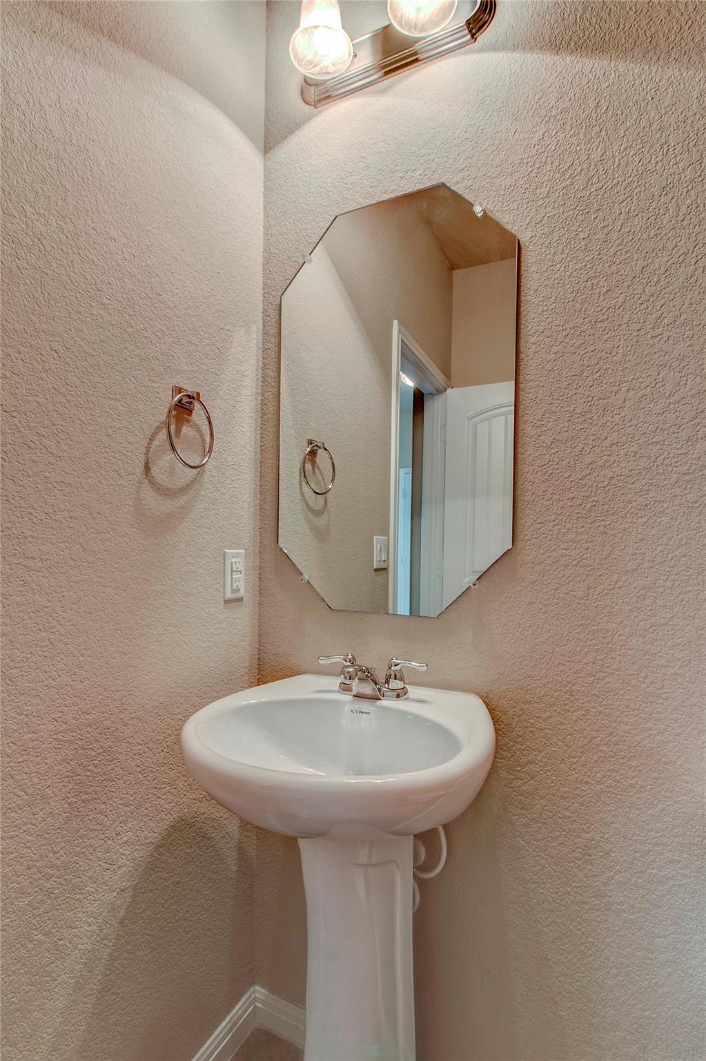 225 Deep Creek Dr, Georgetown, TX 78626