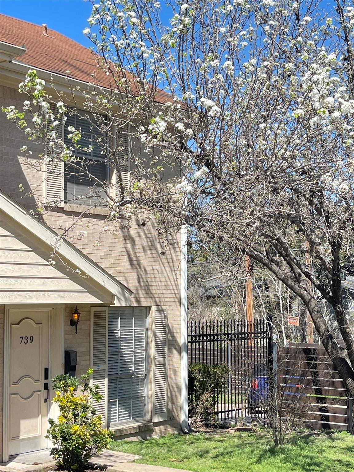 739 E Oltorf St, Austin, TX 78704