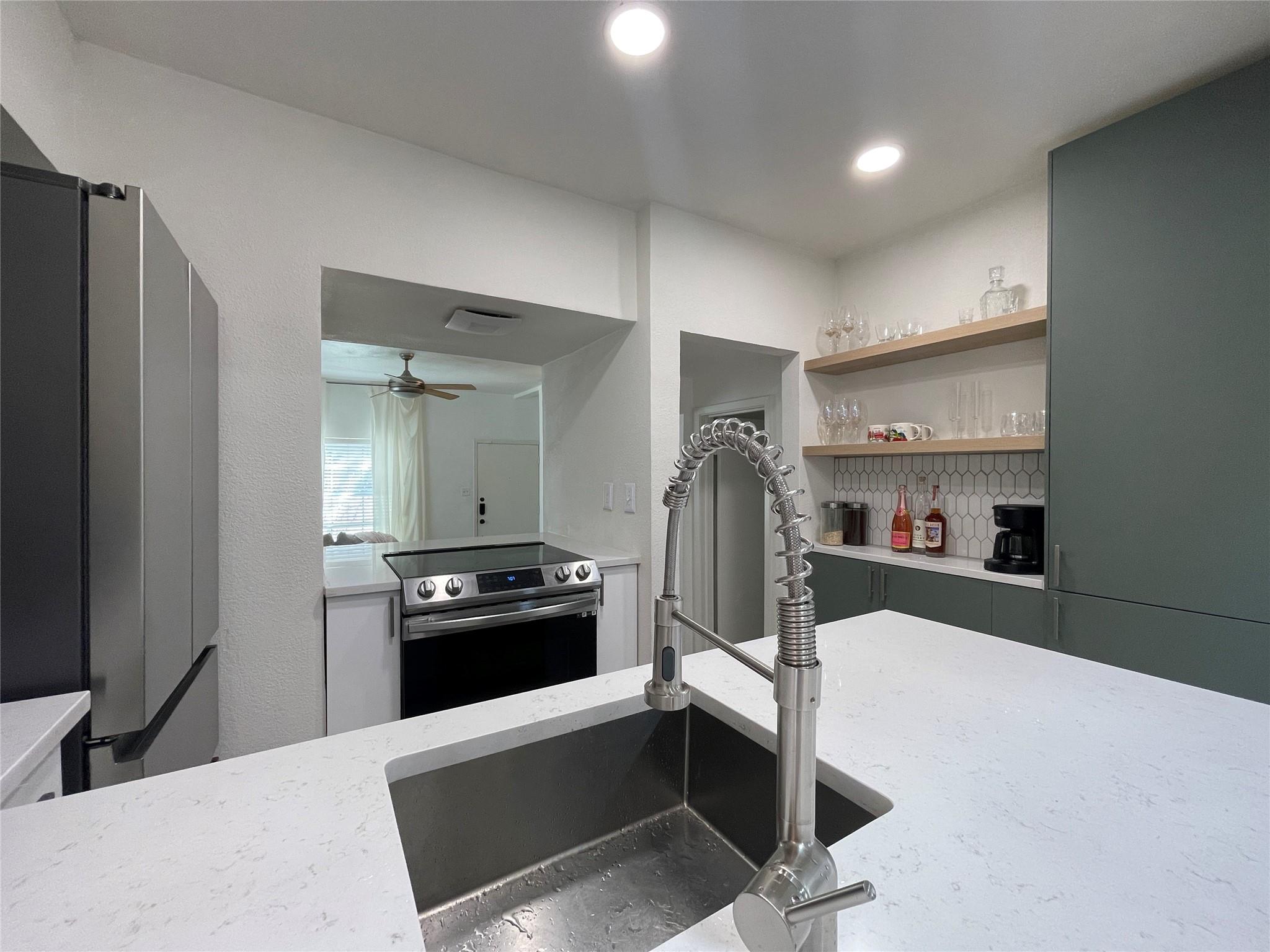 739 E Oltorf St, Austin, TX 78704