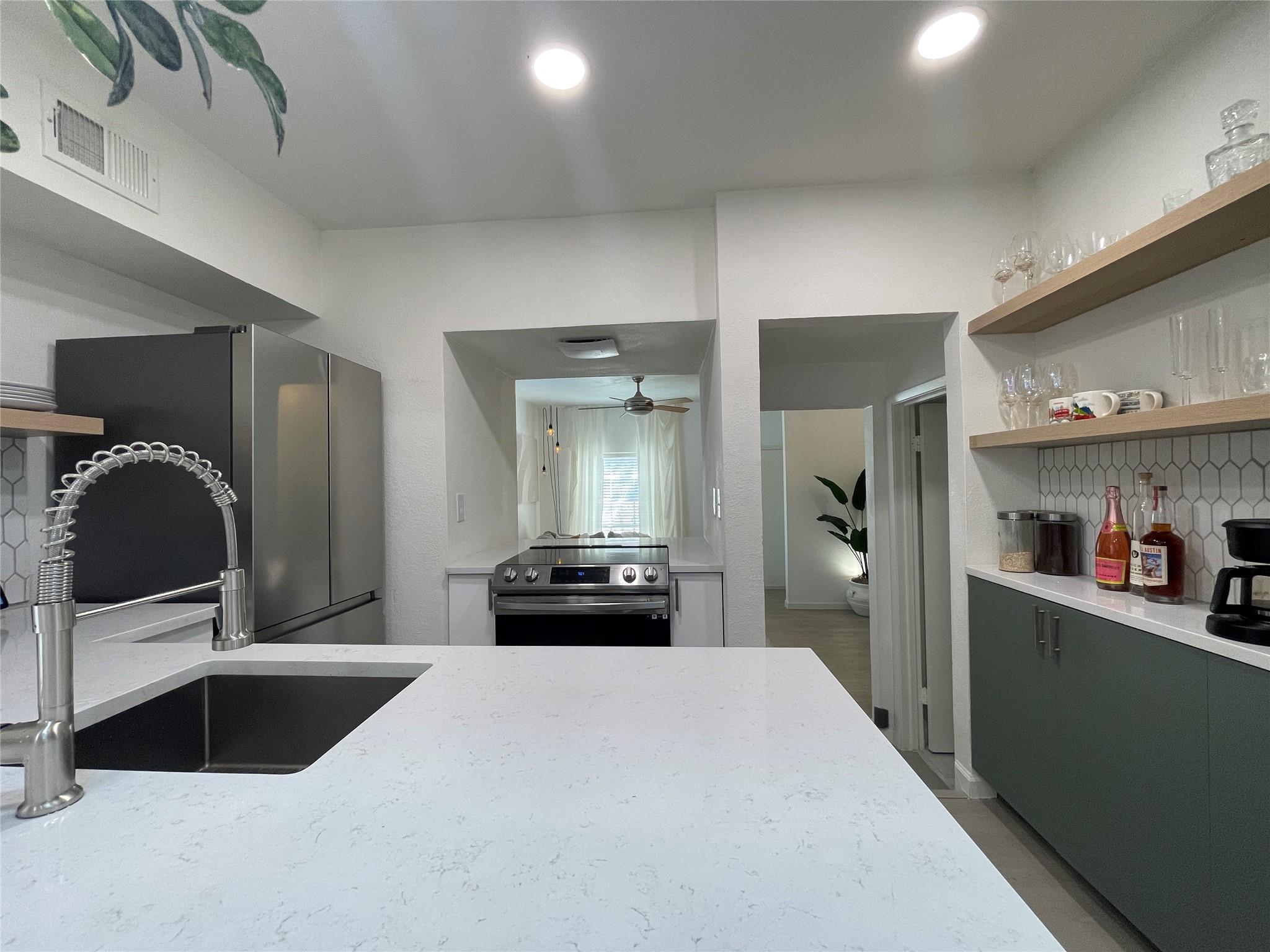 739 E Oltorf St, Austin, TX 78704