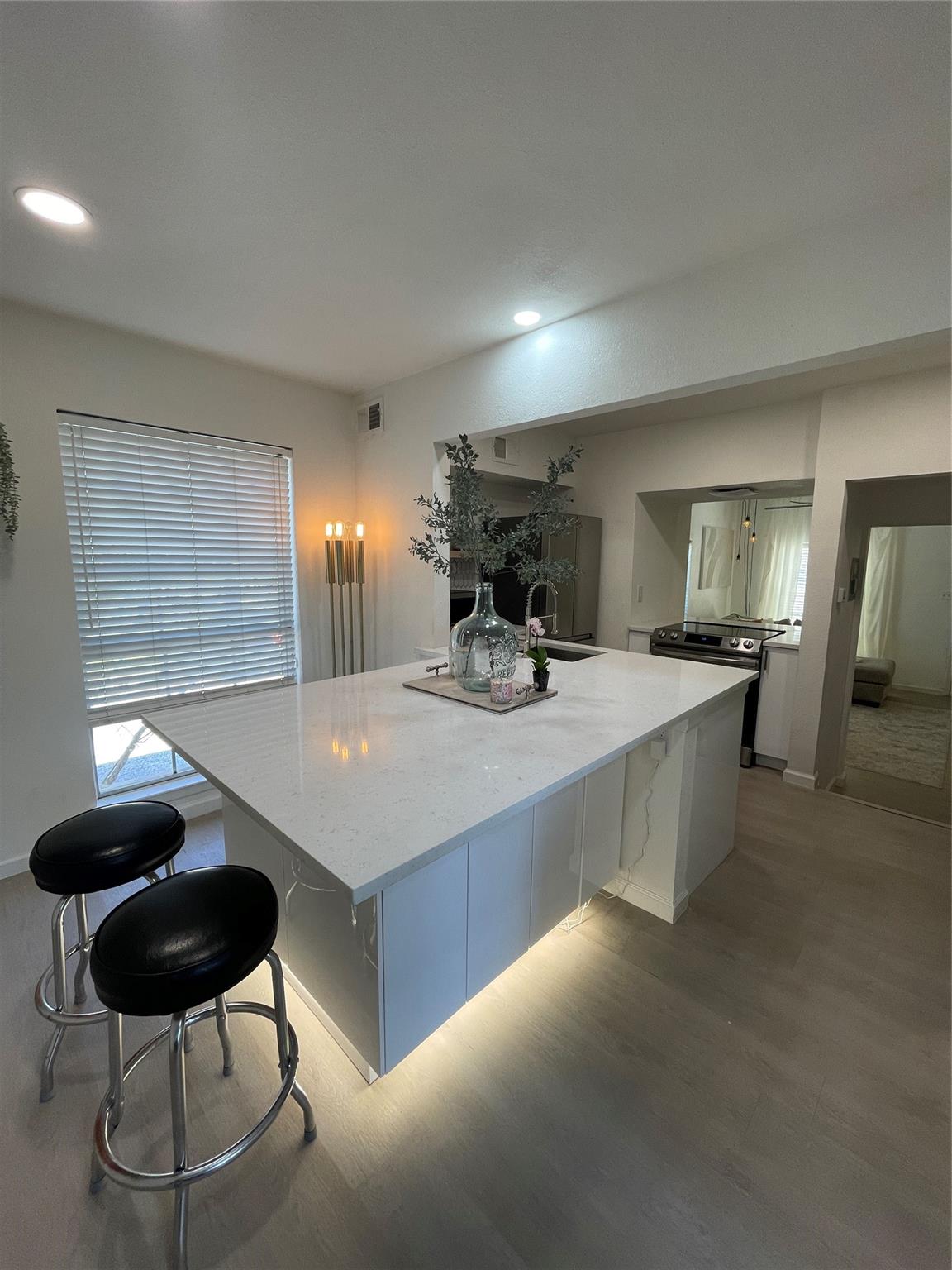 739 E Oltorf St, Austin, TX 78704