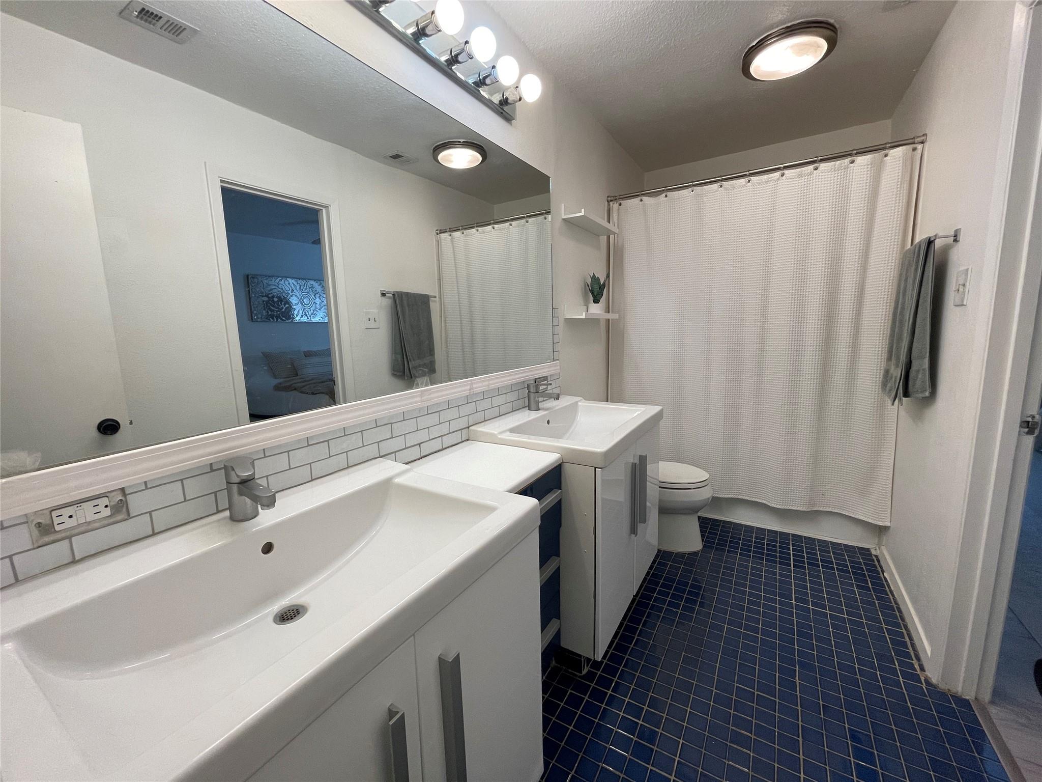 739 E Oltorf St, Austin, TX 78704