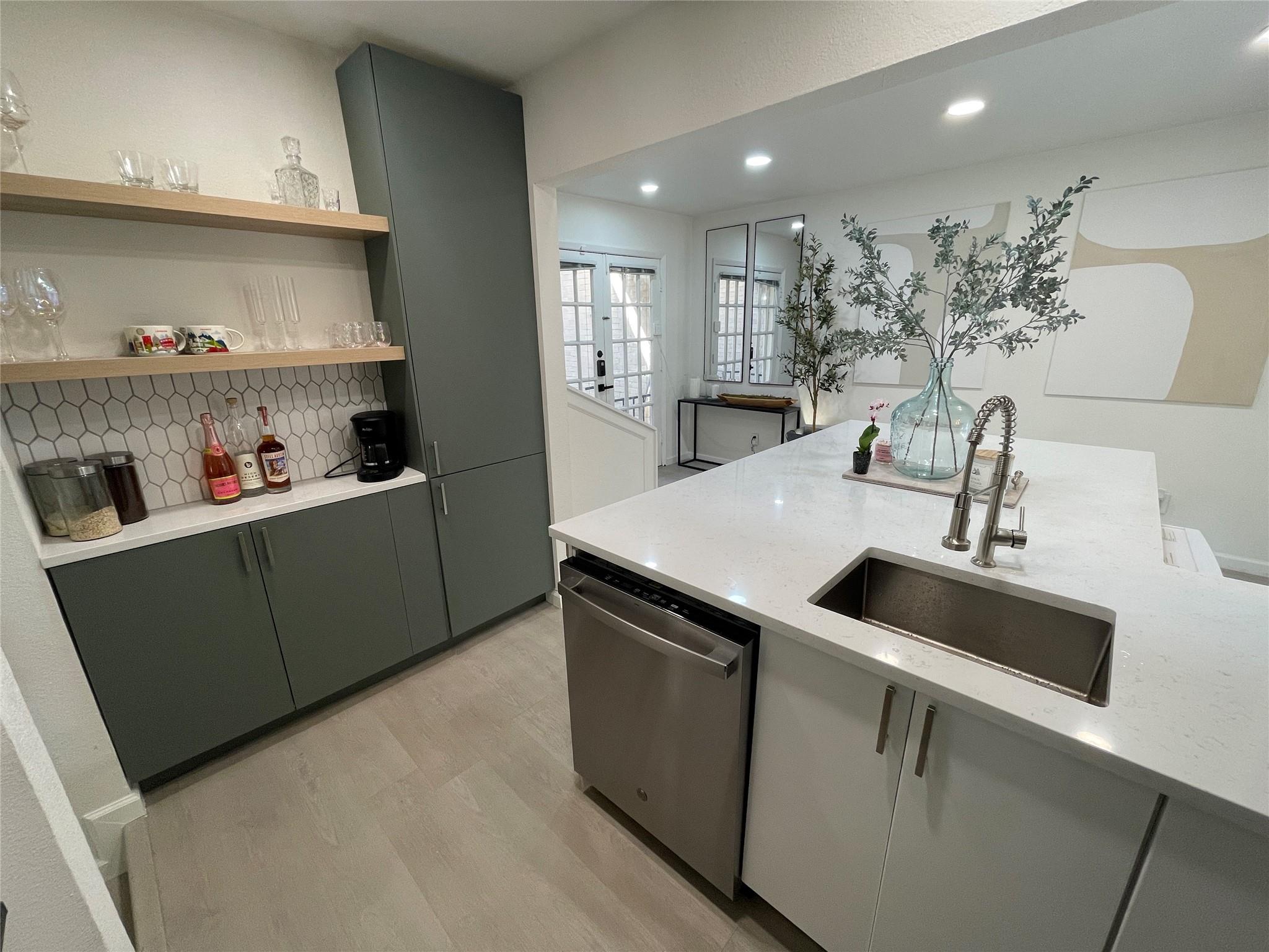 739 E Oltorf St, Austin, TX 78704