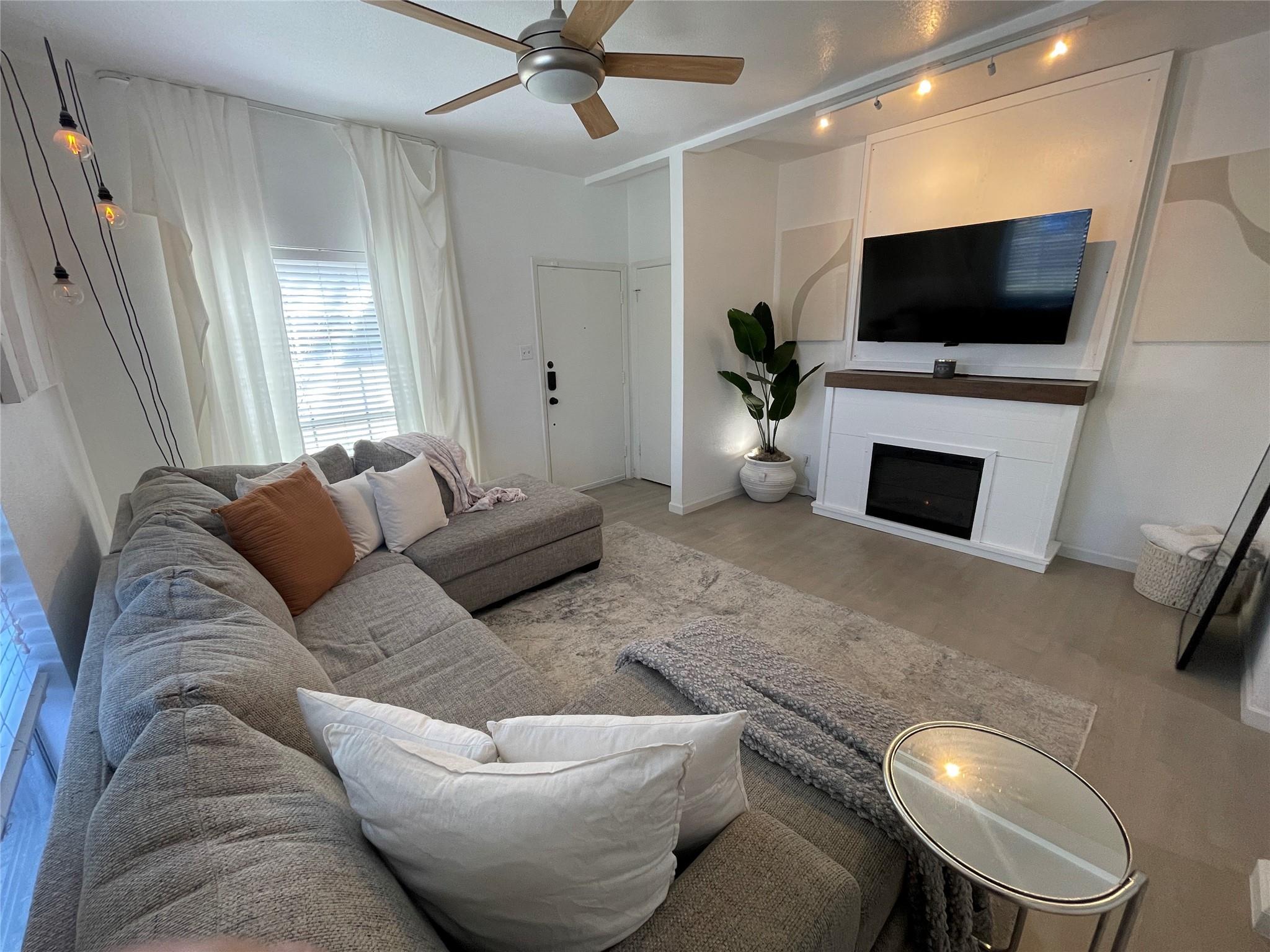 739 E Oltorf St, Austin, TX 78704