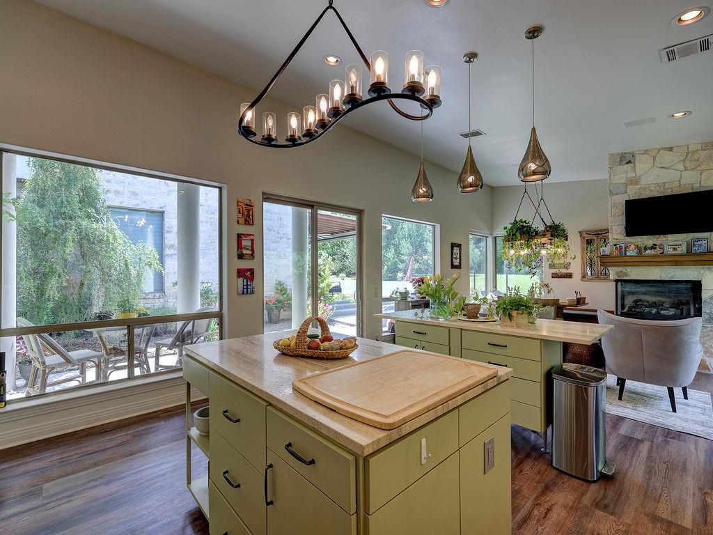 5910 Travis Woods Cv, Austin, TX 78734