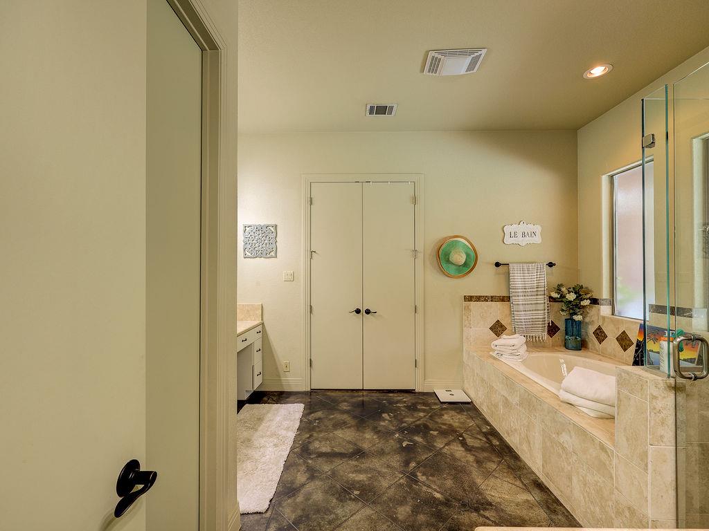 5910 Travis Woods Cv, Austin, TX 78734