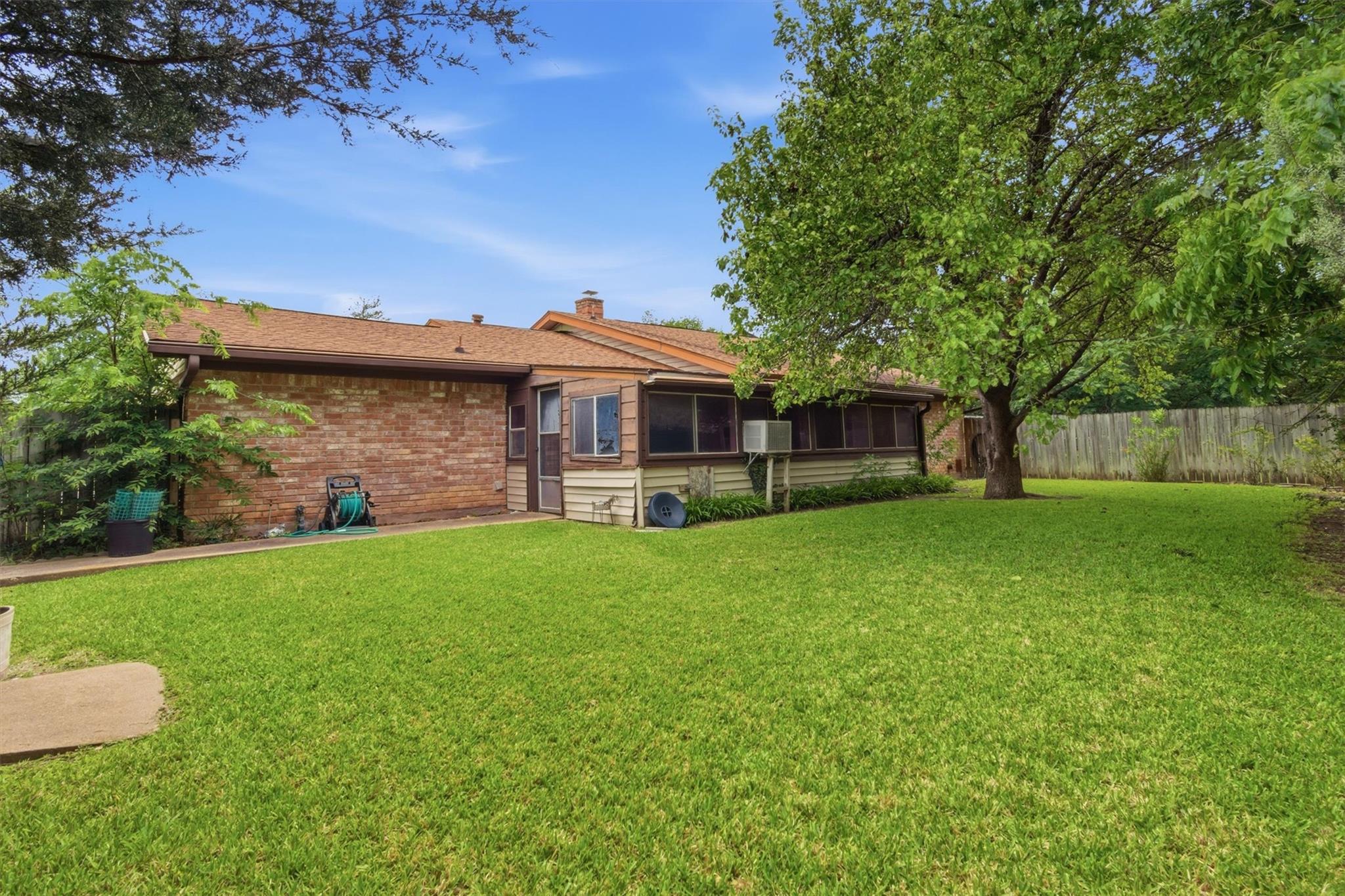 1610 Karen Cv, Round Rock, TX 78664