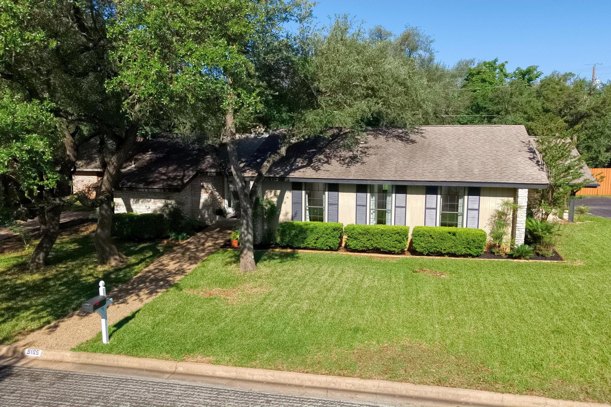 9105 Balcones Club Dr, Austin, TX 78750