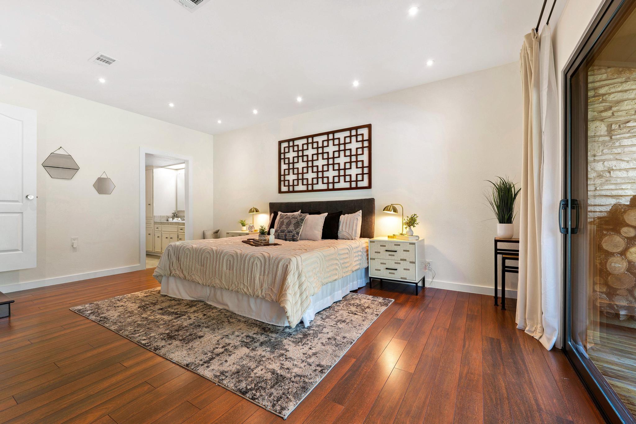 9105 Balcones Club Dr, Austin, TX 78750