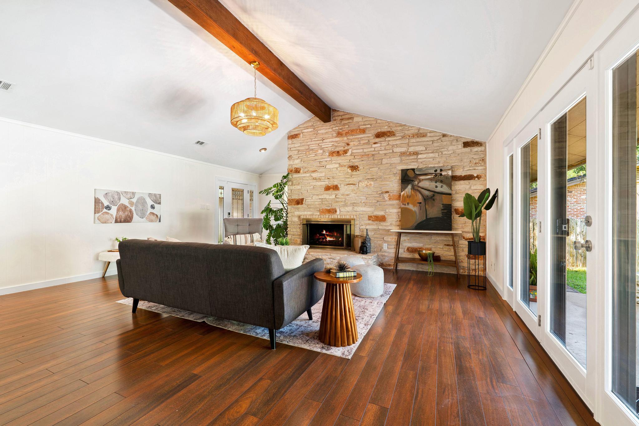 9105 Balcones Club Dr, Austin, TX 78750