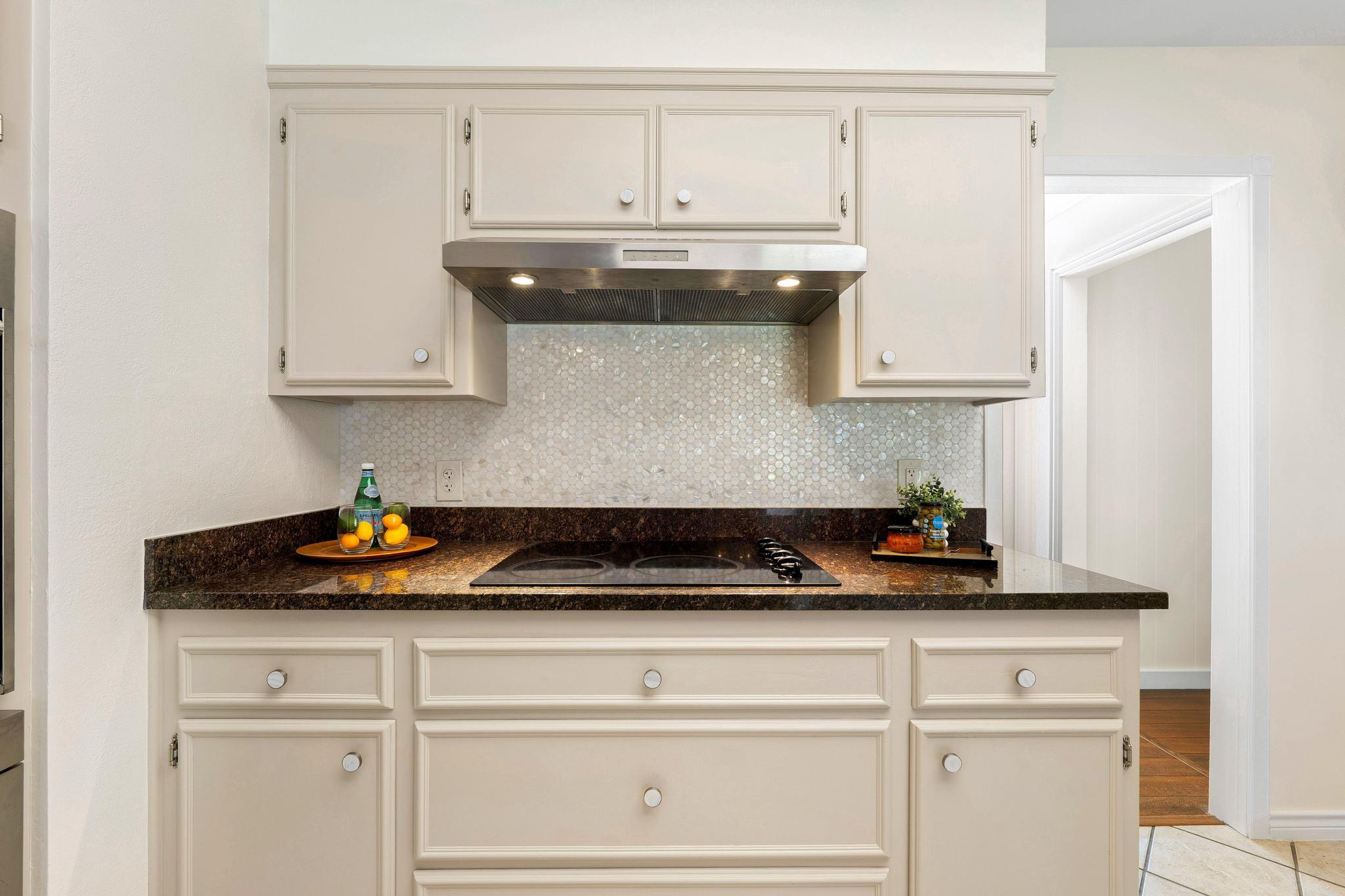 9105 Balcones Club Dr, Austin, TX 78750
