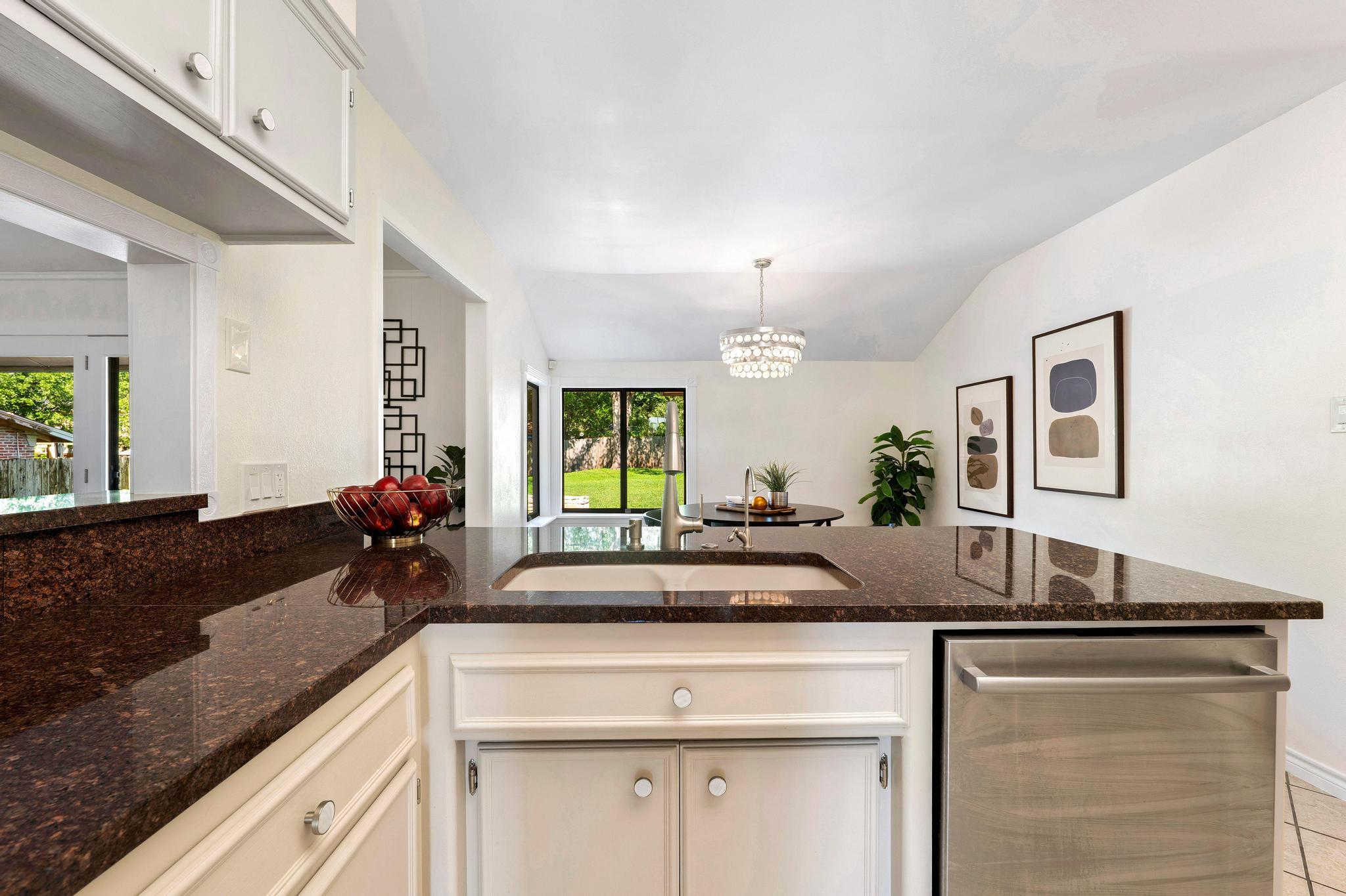 9105 Balcones Club Dr, Austin, TX 78750