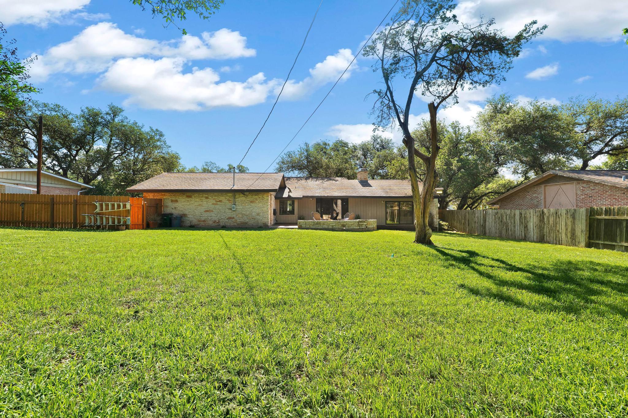 9105 Balcones Club Dr, Austin, TX 78750