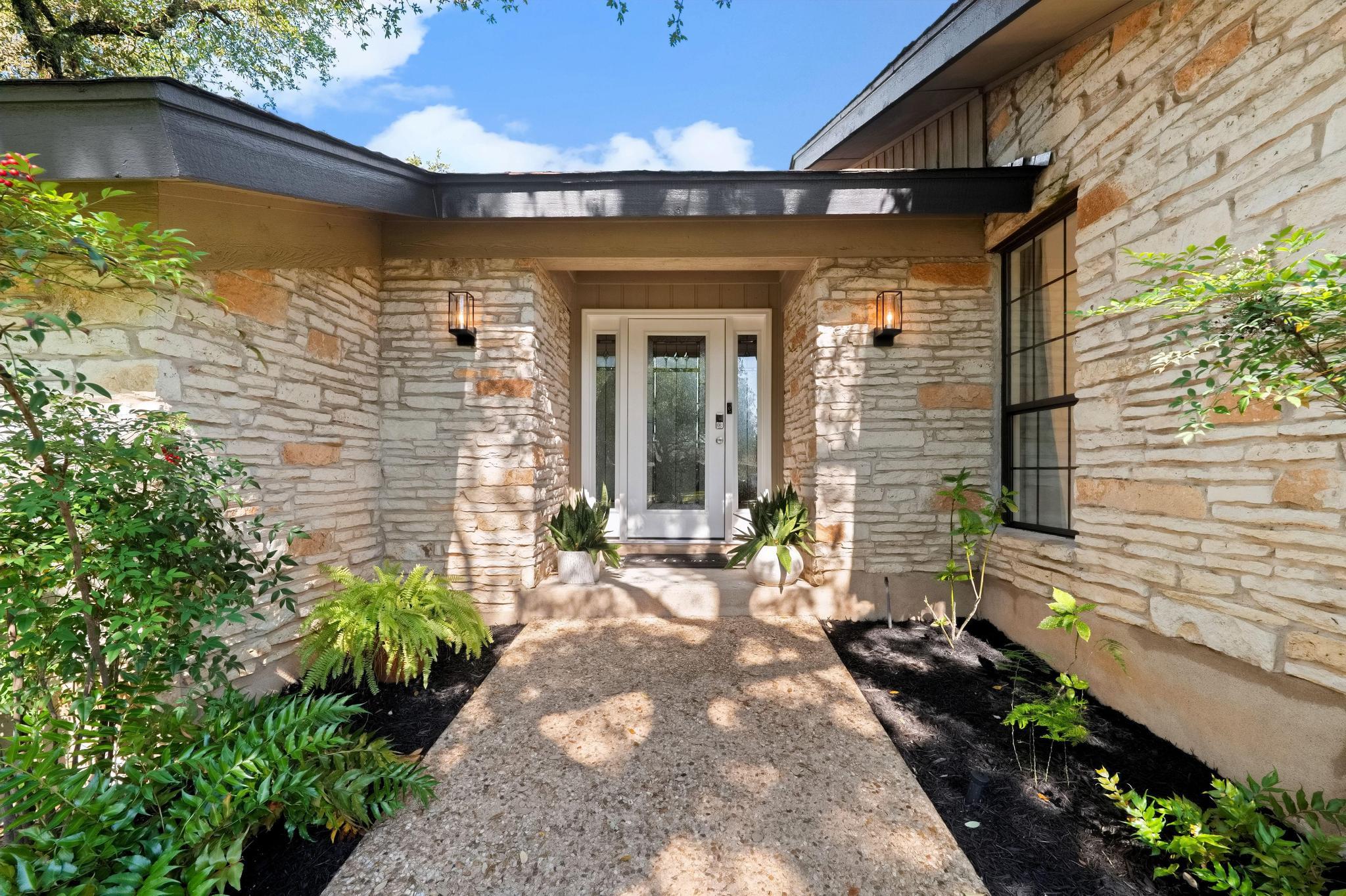 9105 Balcones Club Dr, Austin, TX 78750
