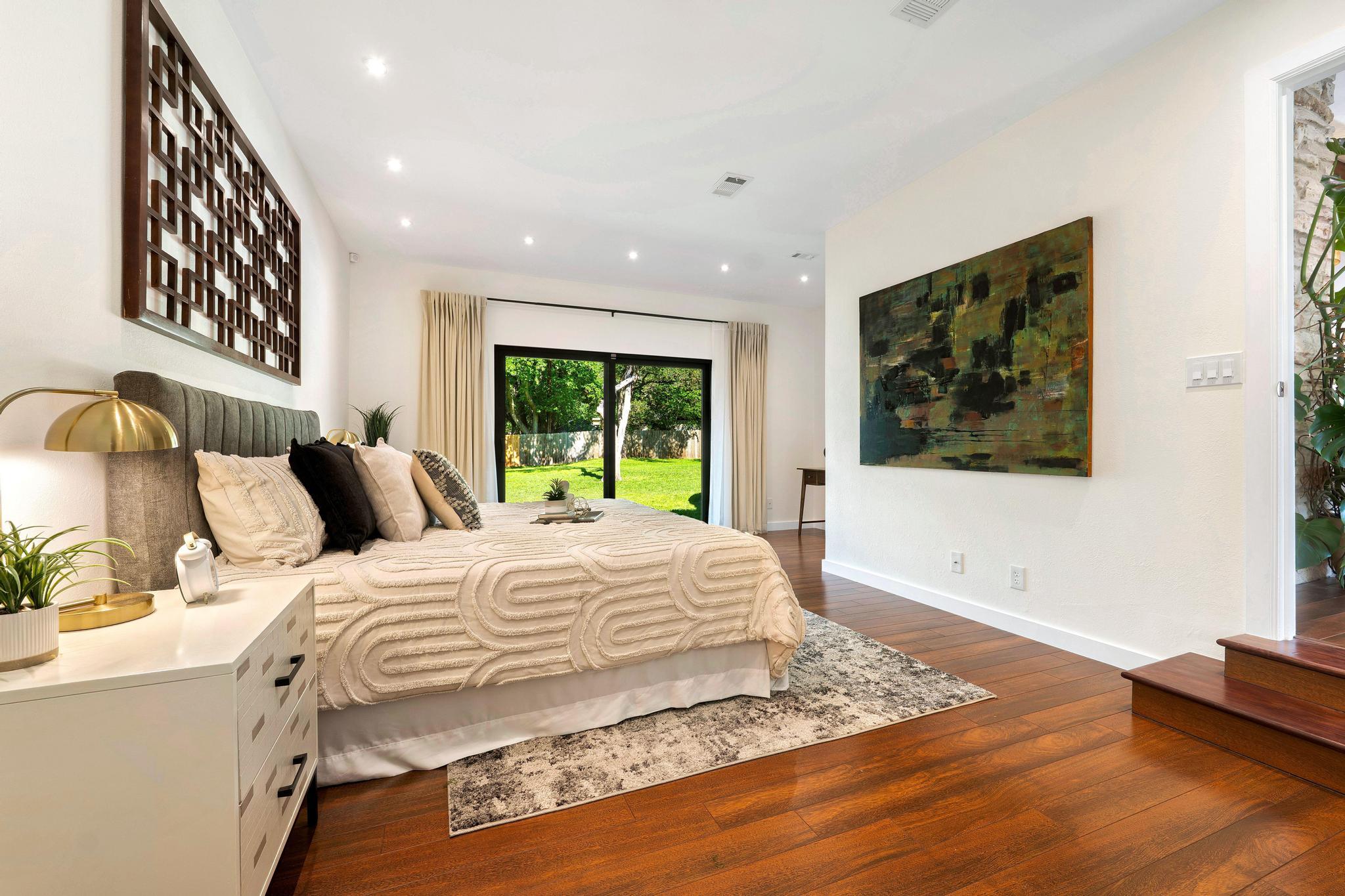 9105 Balcones Club Dr, Austin, TX 78750