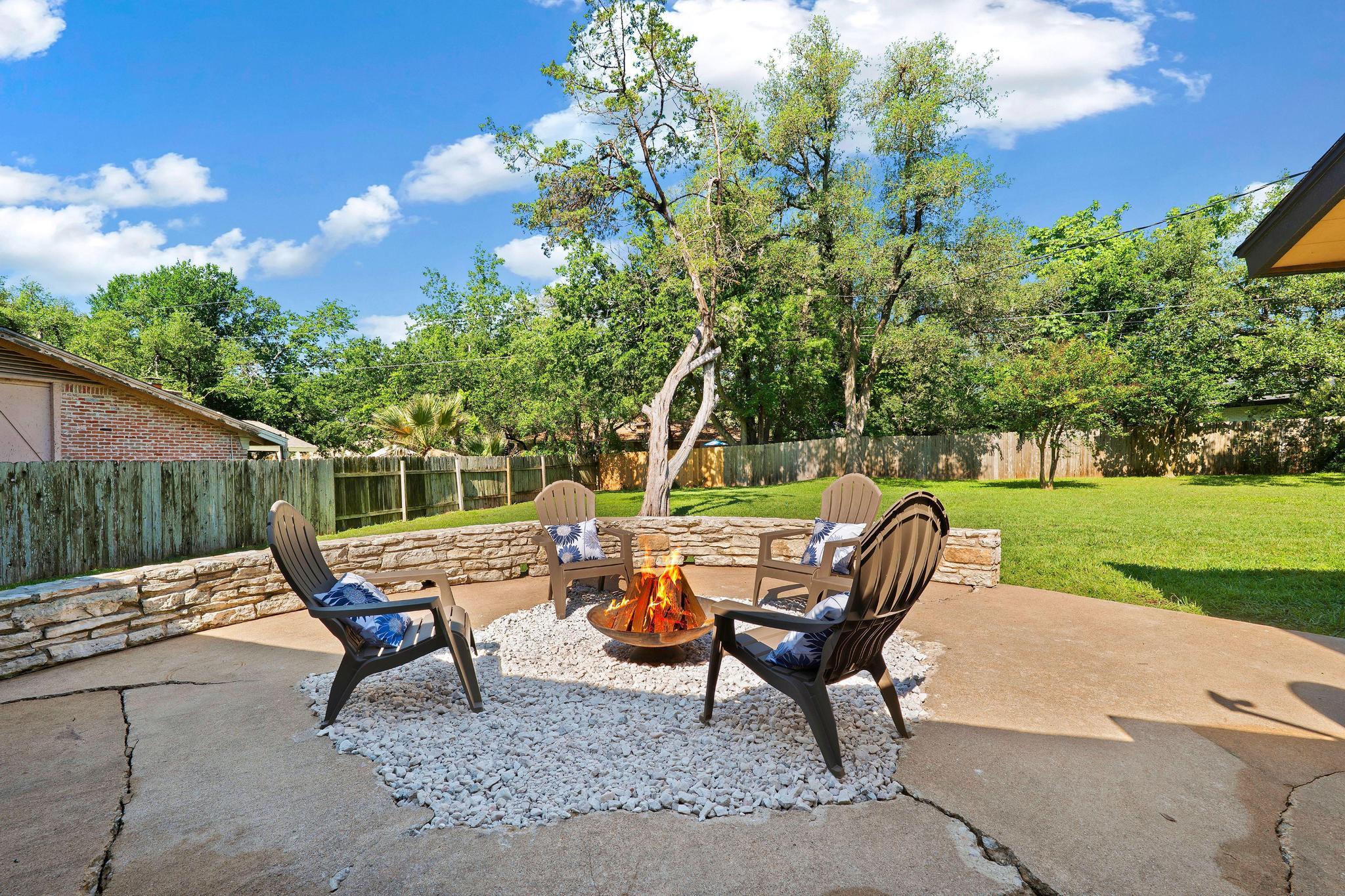 9105 Balcones Club Dr, Austin, TX 78750
