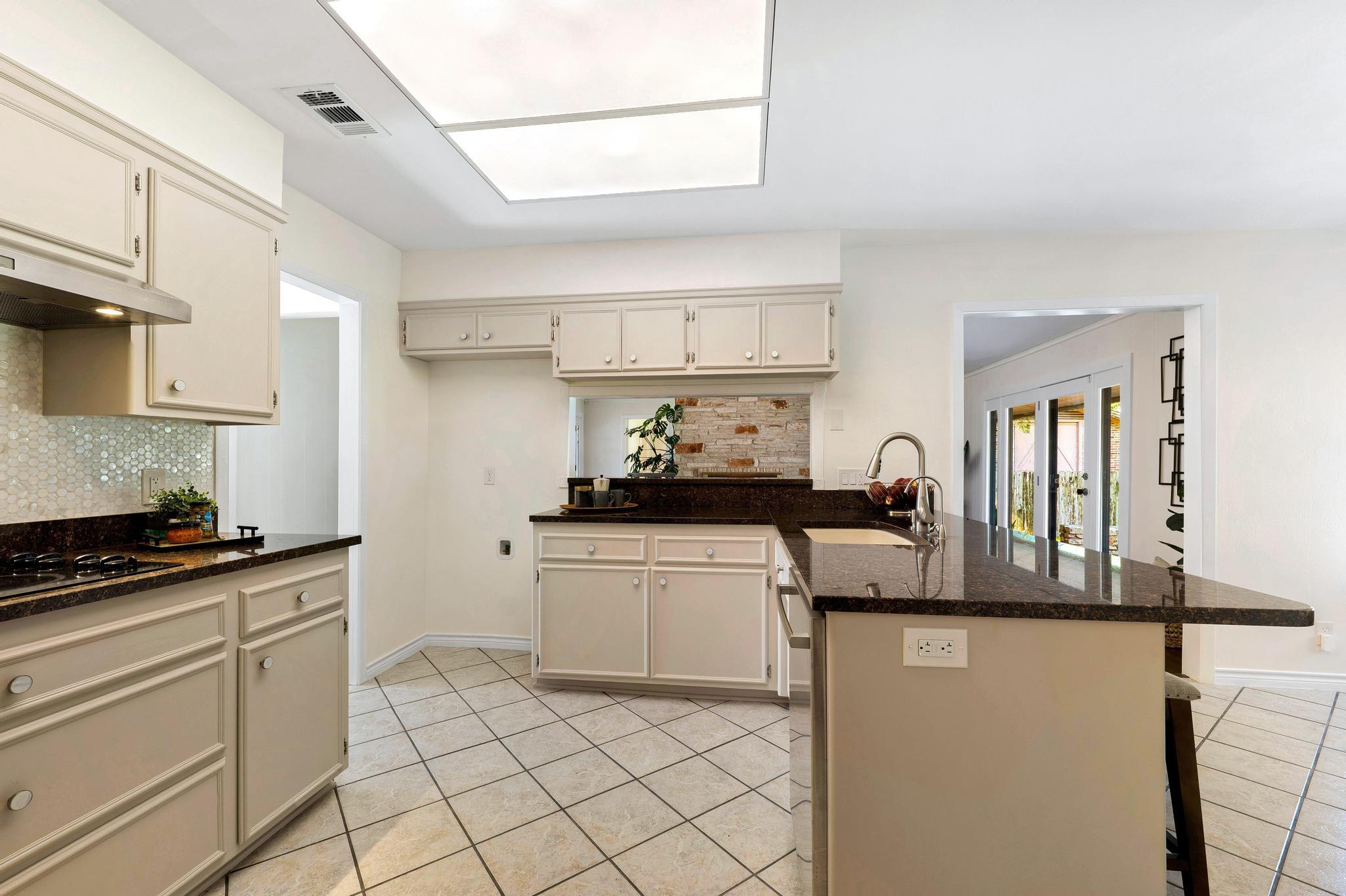 9105 Balcones Club Dr, Austin, TX 78750