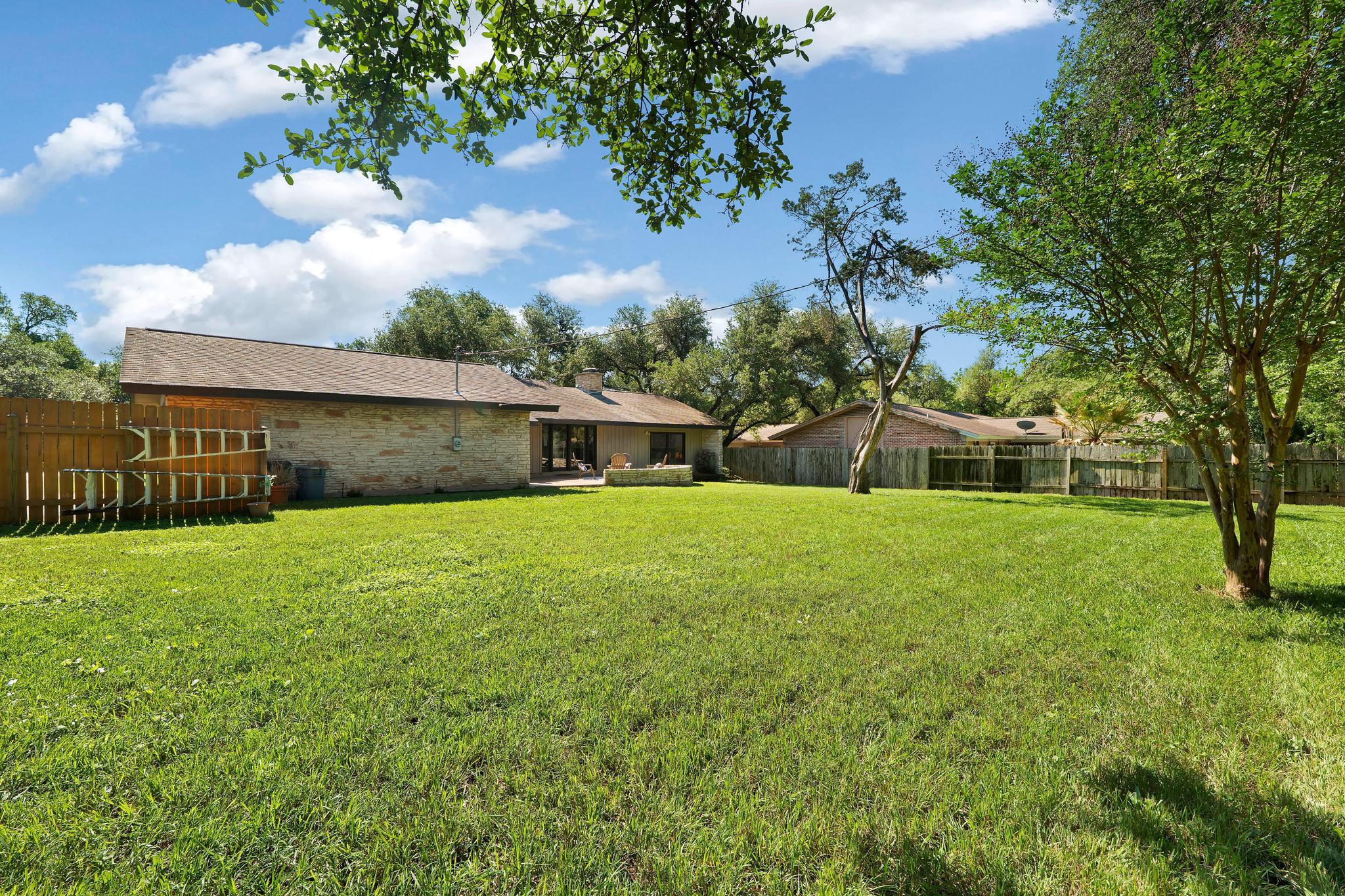 9105 Balcones Club Dr, Austin, TX 78750