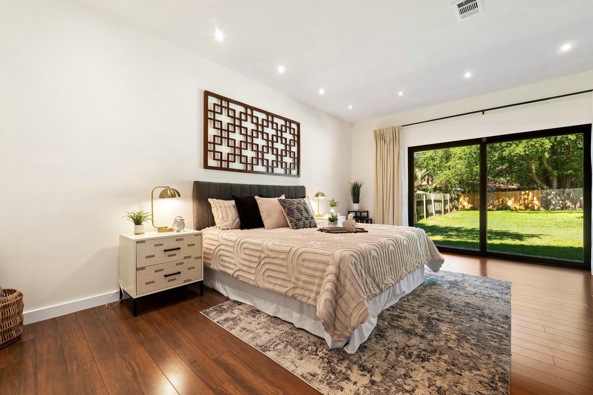 9105 Balcones Club Dr, Austin, TX 78750
