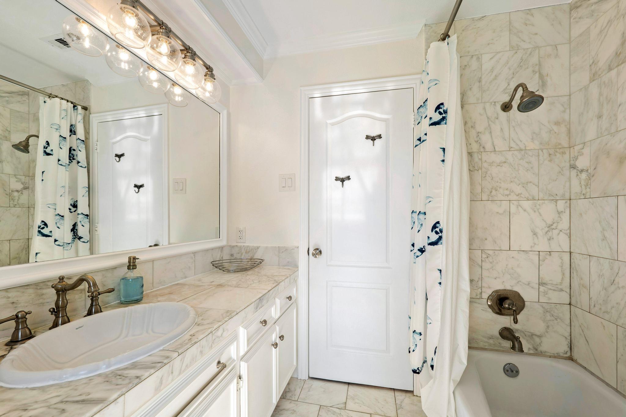 9105 Balcones Club Dr, Austin, TX 78750