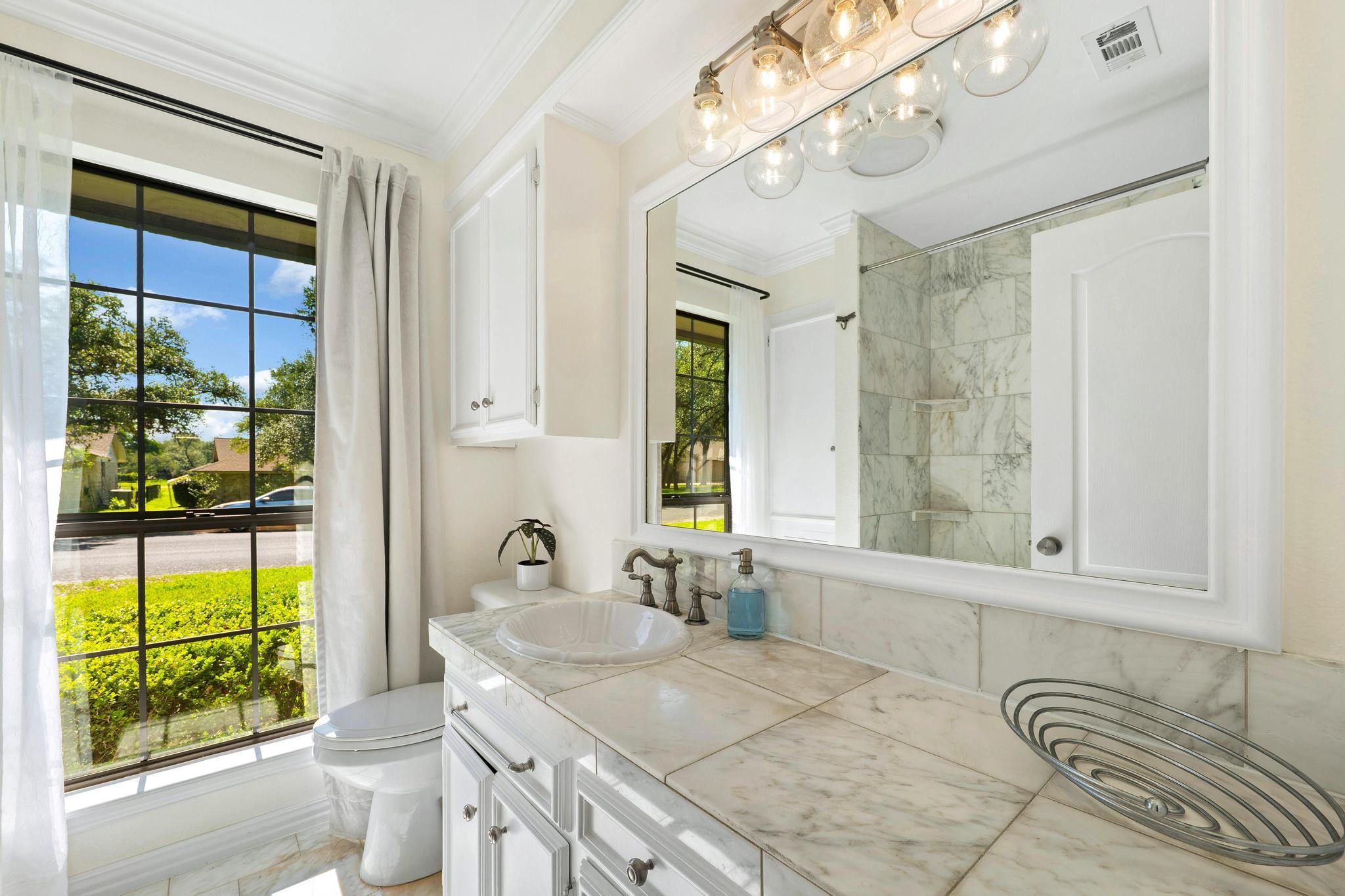 9105 Balcones Club Dr, Austin, TX 78750