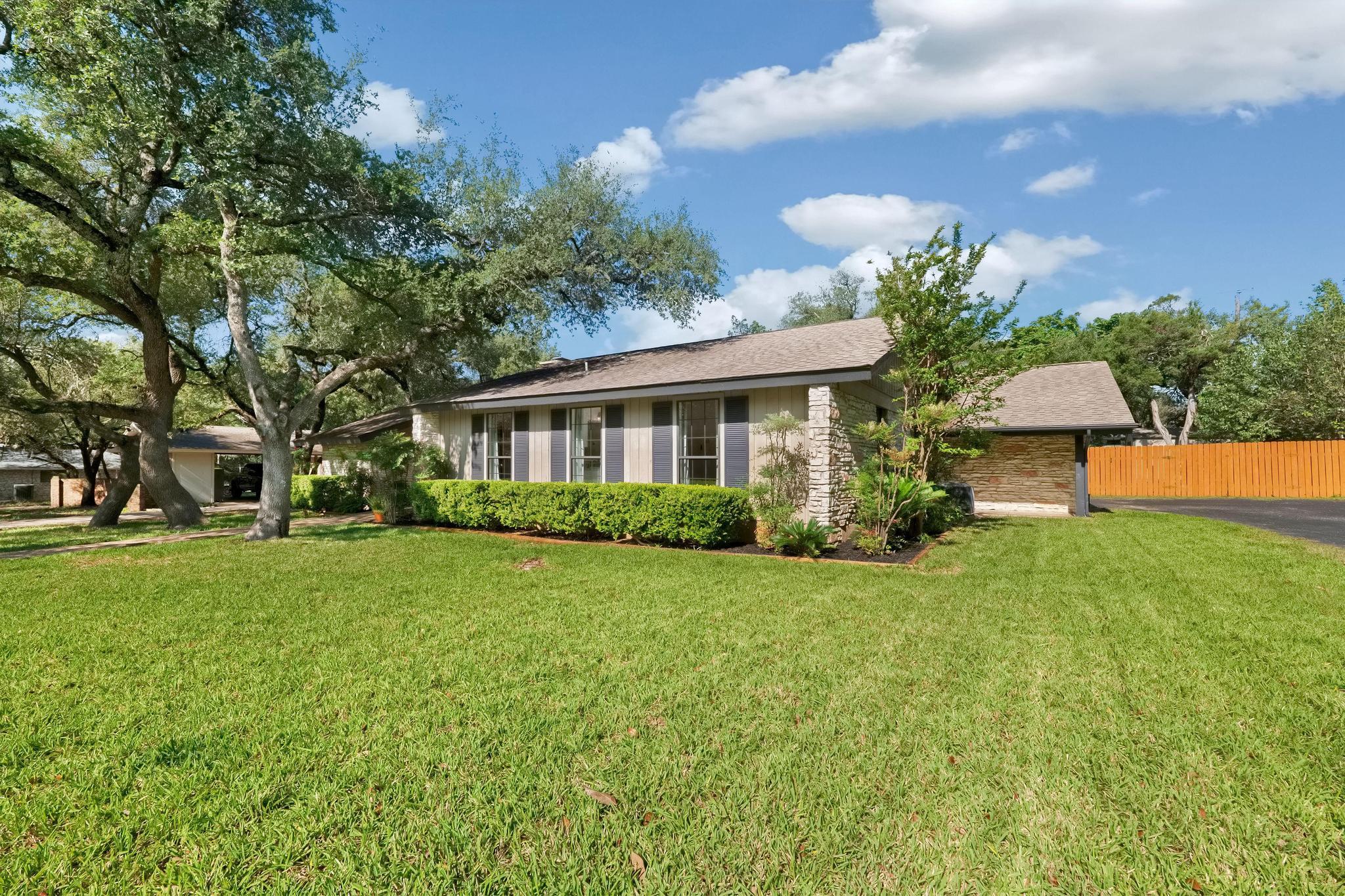 9105 Balcones Club Dr, Austin, TX 78750