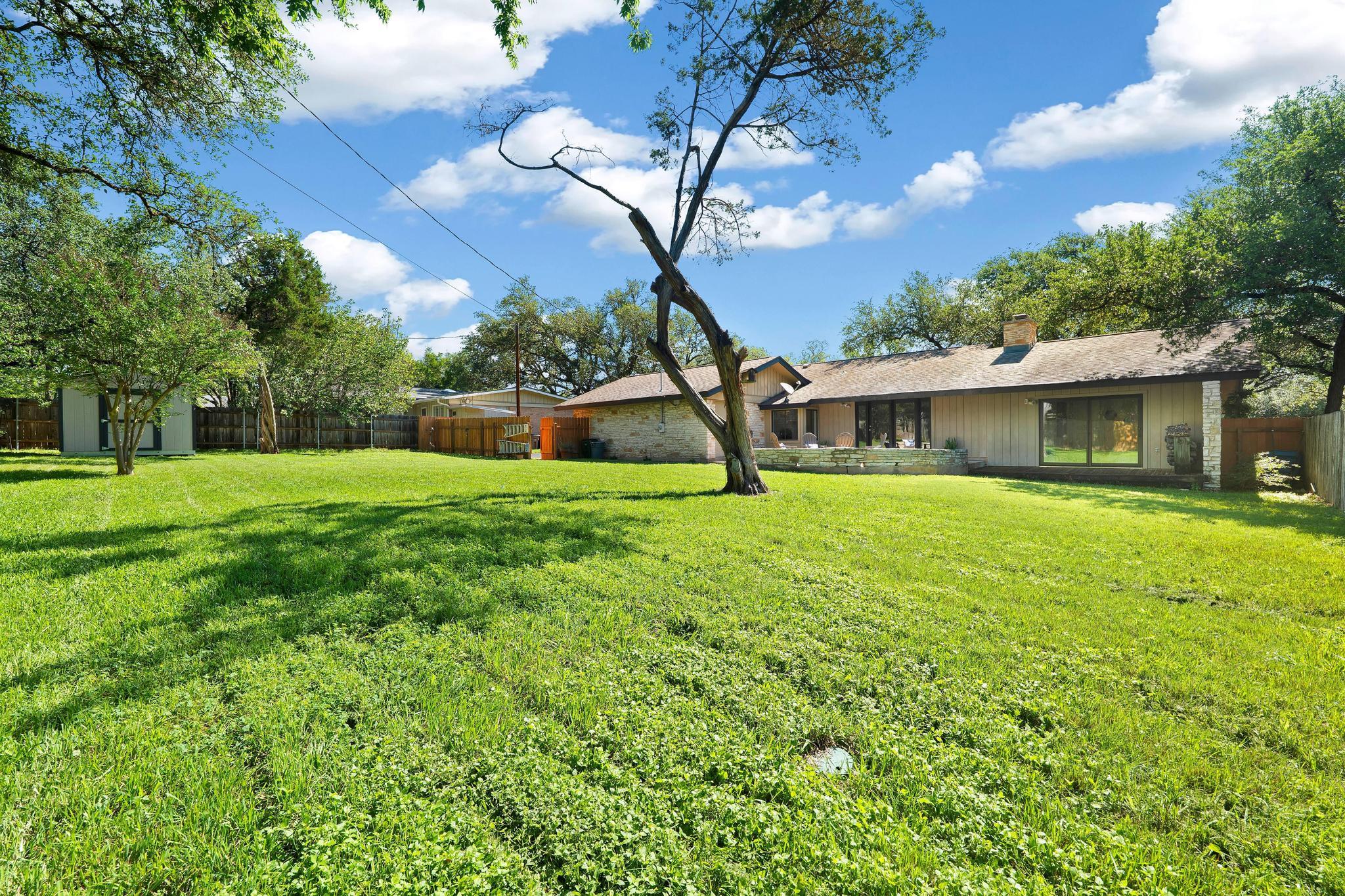 9105 Balcones Club Dr, Austin, TX 78750