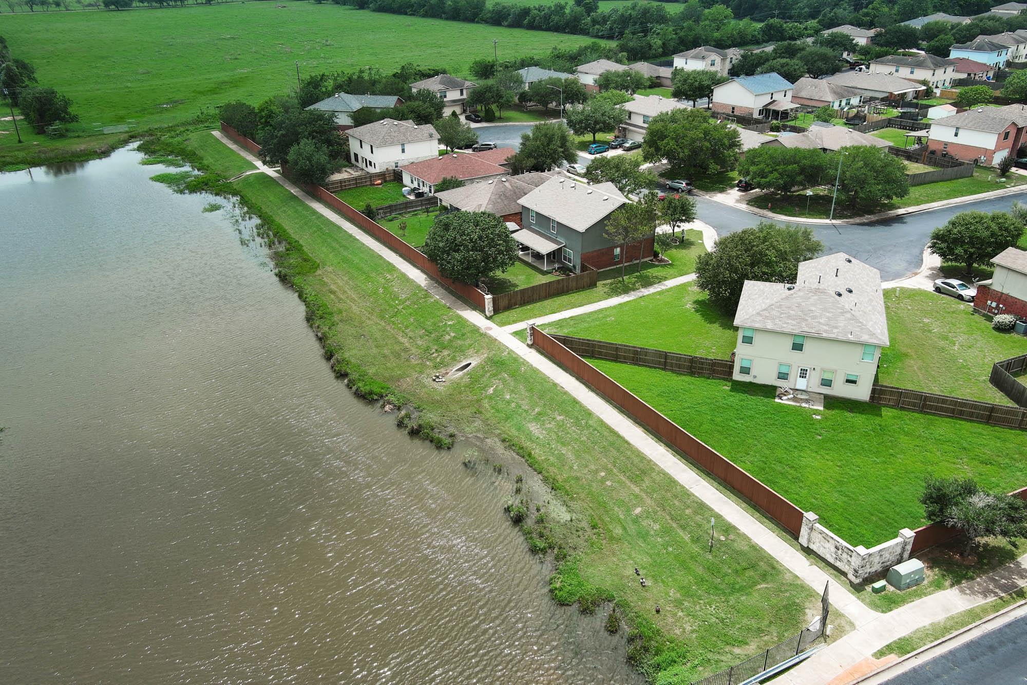 104 Trapper Trl, Bastrop, TX 78602