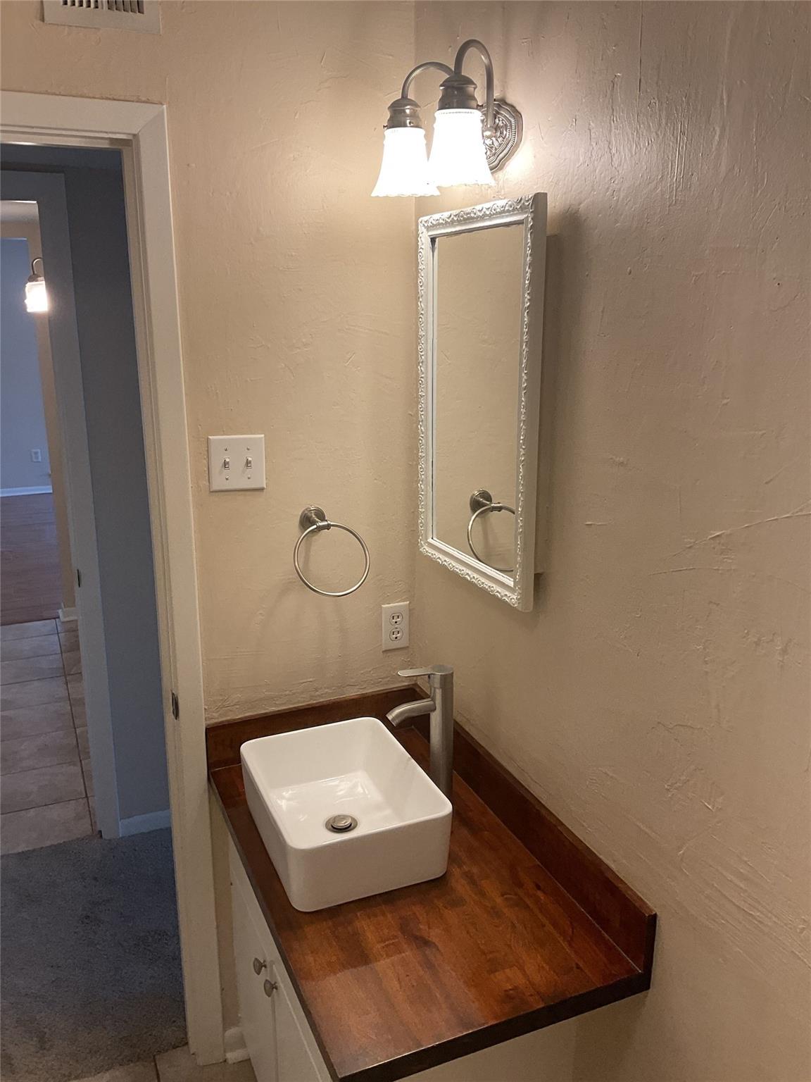 901 E Oltorf St # 101, Austin, TX 78704